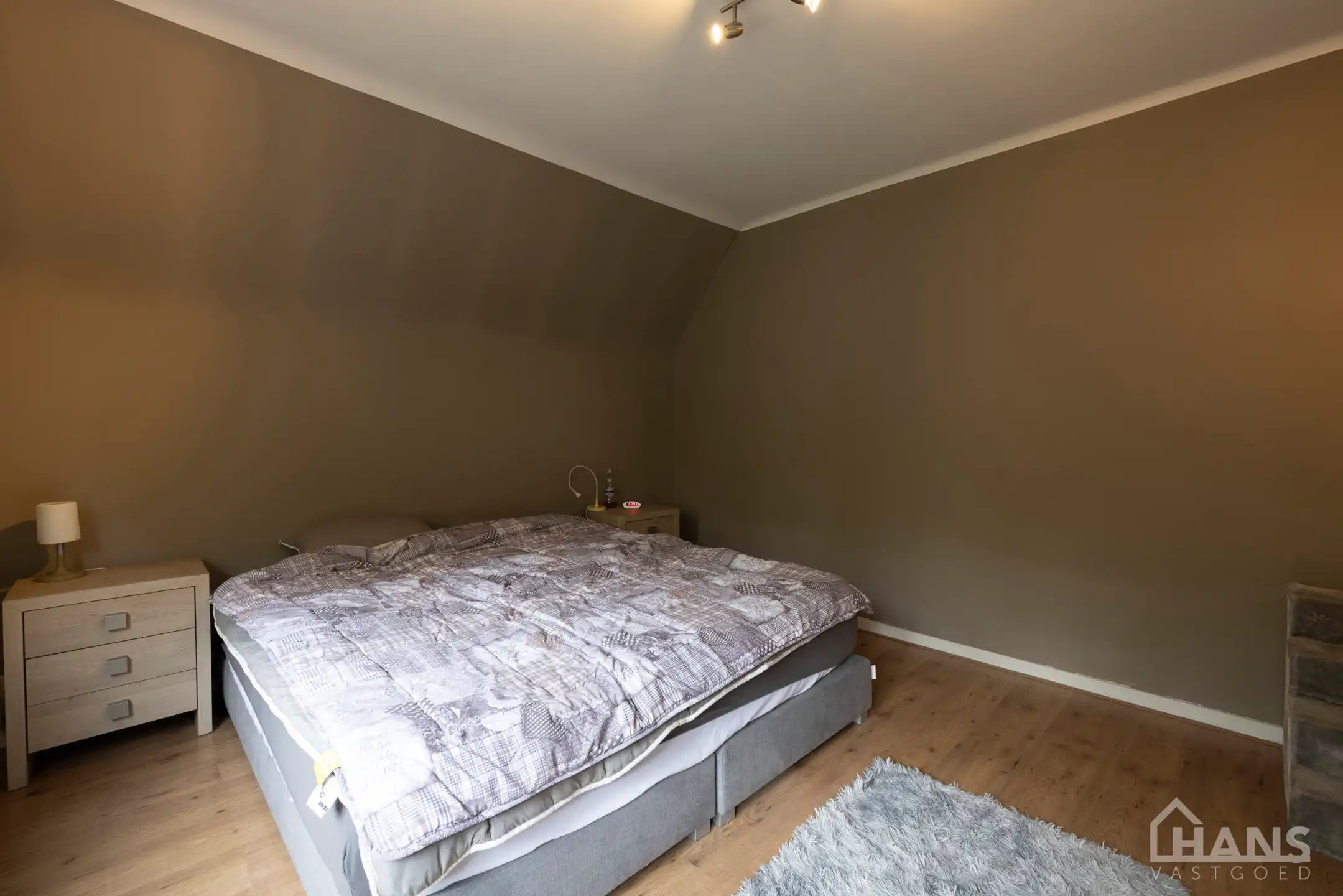 Vrijstaande woning met inpandige garage. foto 12