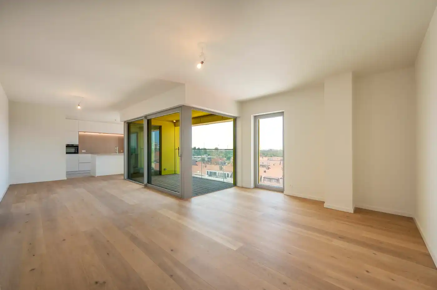 Appartement op de 5e verdieping met een prachtig open uitzicht en een gunstige west-oriëntatie foto {{pictureIndex}}