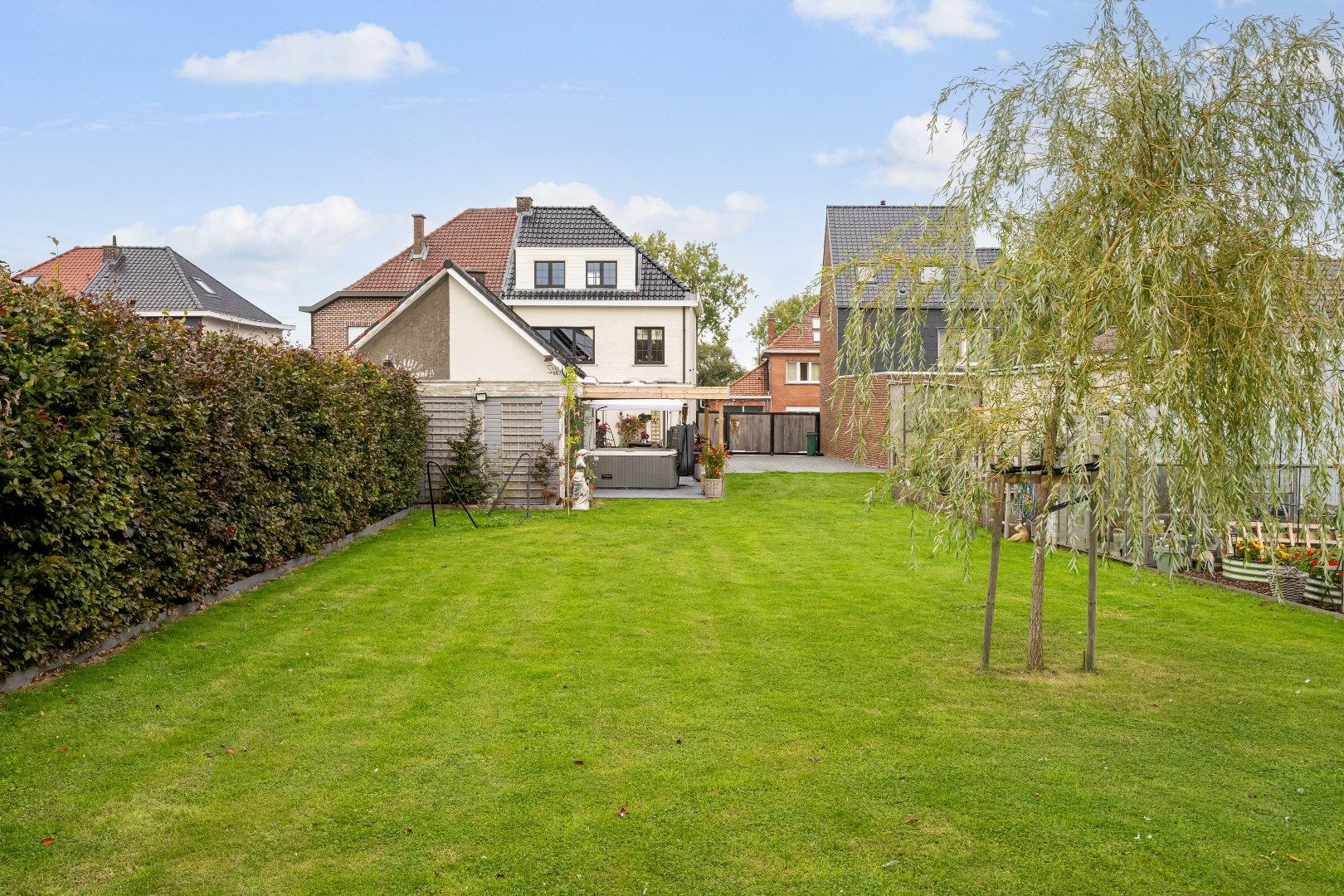 Volledig gerenoveerde solide woning met grote tuin foto 5