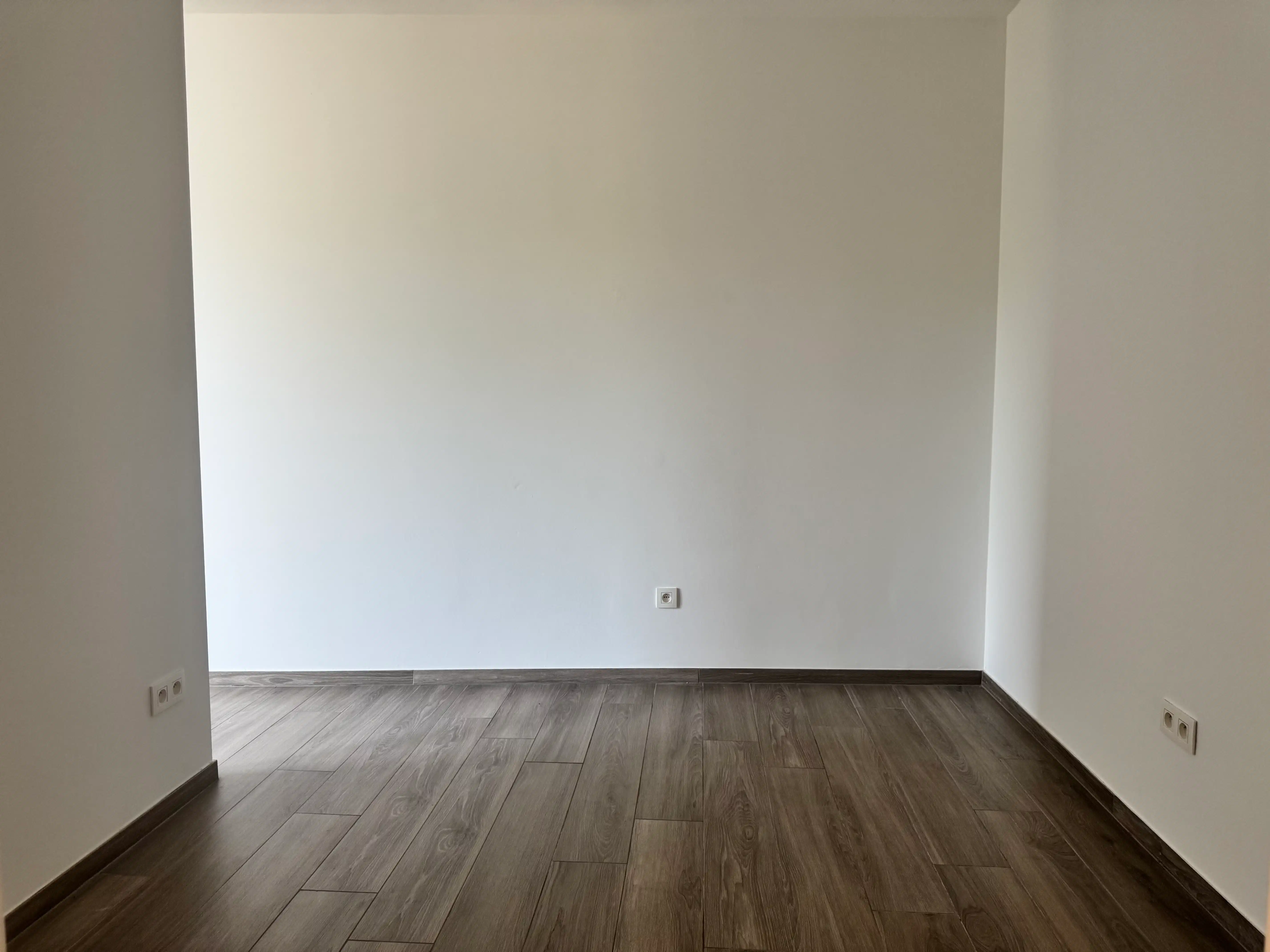 Modern appartement met 2 slaapkamers en 2 autostaanplaatsen foto 18