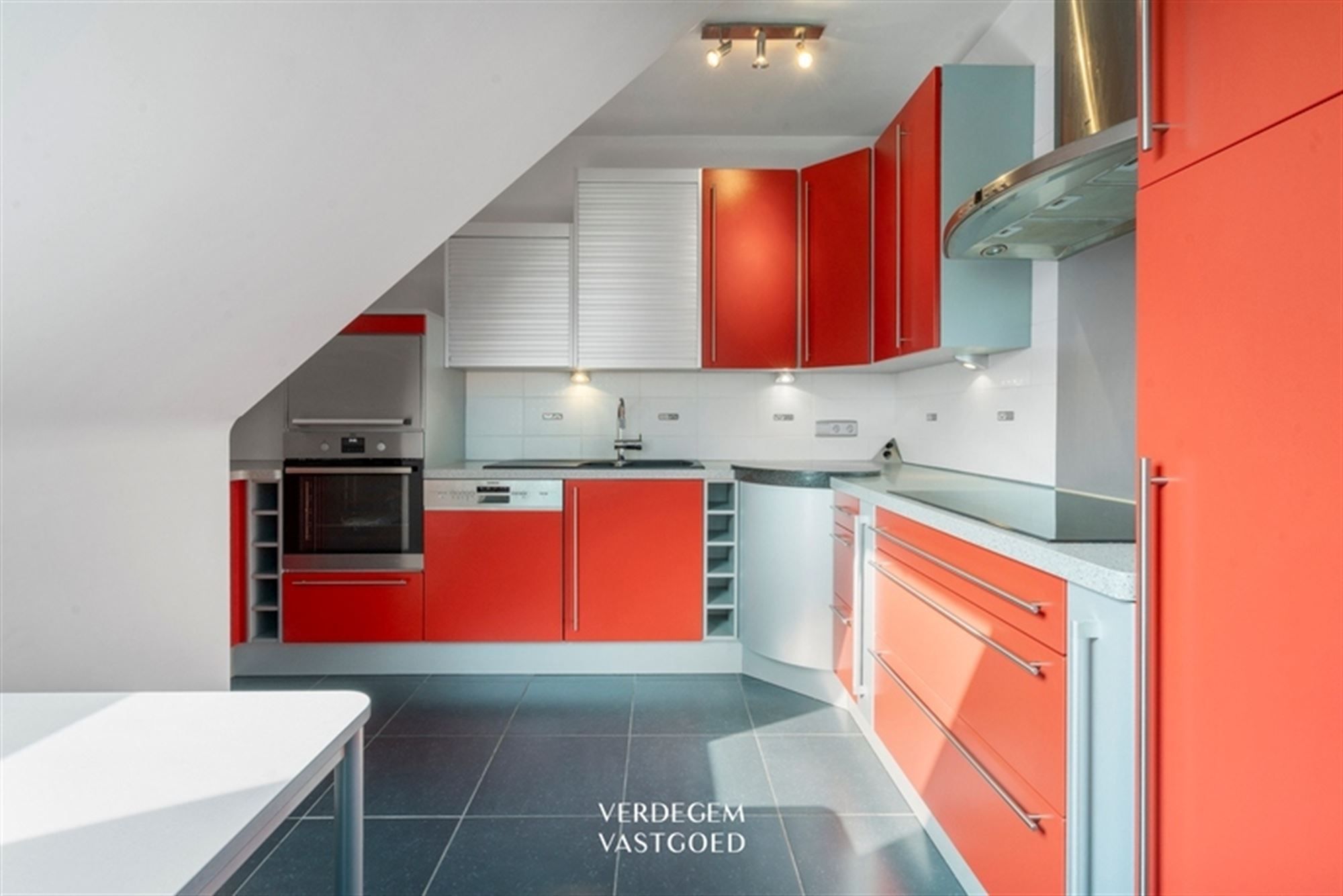 Ruim dakappartement met 2 slaapkamers en groot terras foto 6