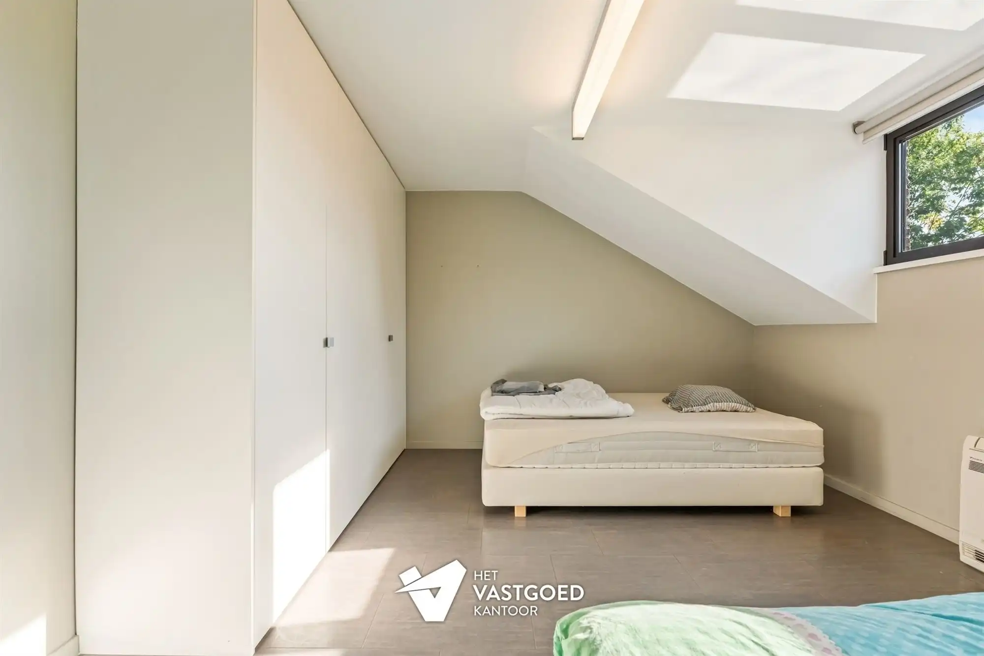 PRACHTIGE AUTHENTIEKE VILLA (585M²) MET BINNENZWEMBAD EN ZWEMVIJVER OP EEN PERCEEL VAN 48A75 TE KERMT foto 23