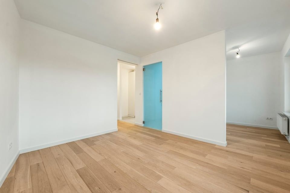GERENOVEERD APPARTEMENT MET 1 SLK IN HET CENTRUM VAN SINT-TRUIDEN foto 8