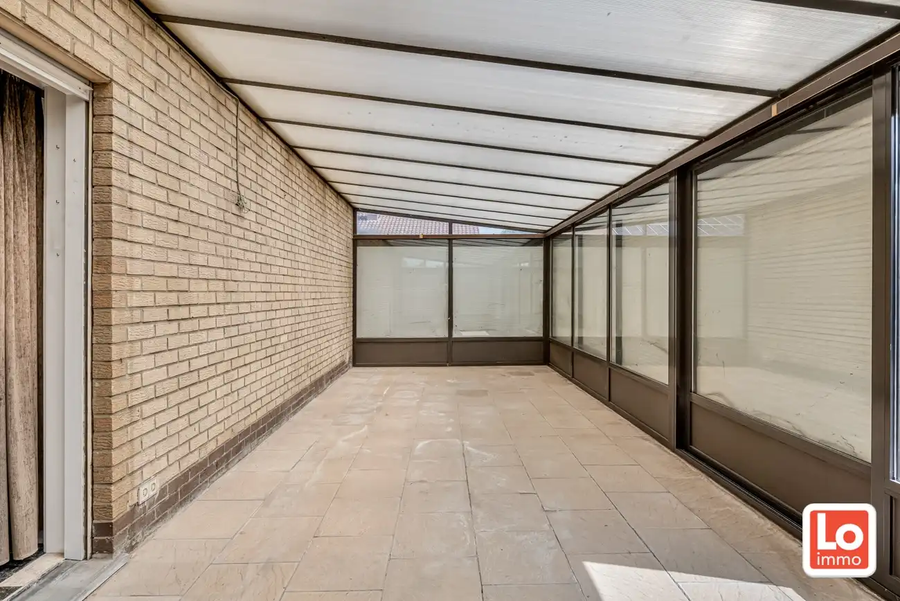 Volledig te renoveren open woning met ruime afzonderlijke garage en tuin op een toplocatie nabij Oude Bareel in Sint-Amandsberg/Oostakker! foto 11