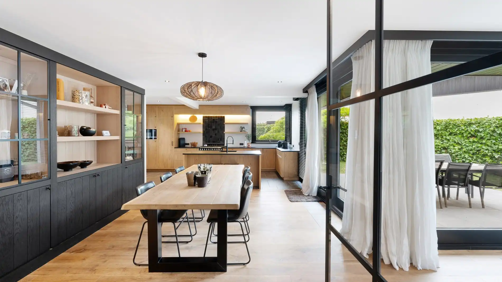 Residentieel gelegen alleenstaande villa te Knokke foto 3