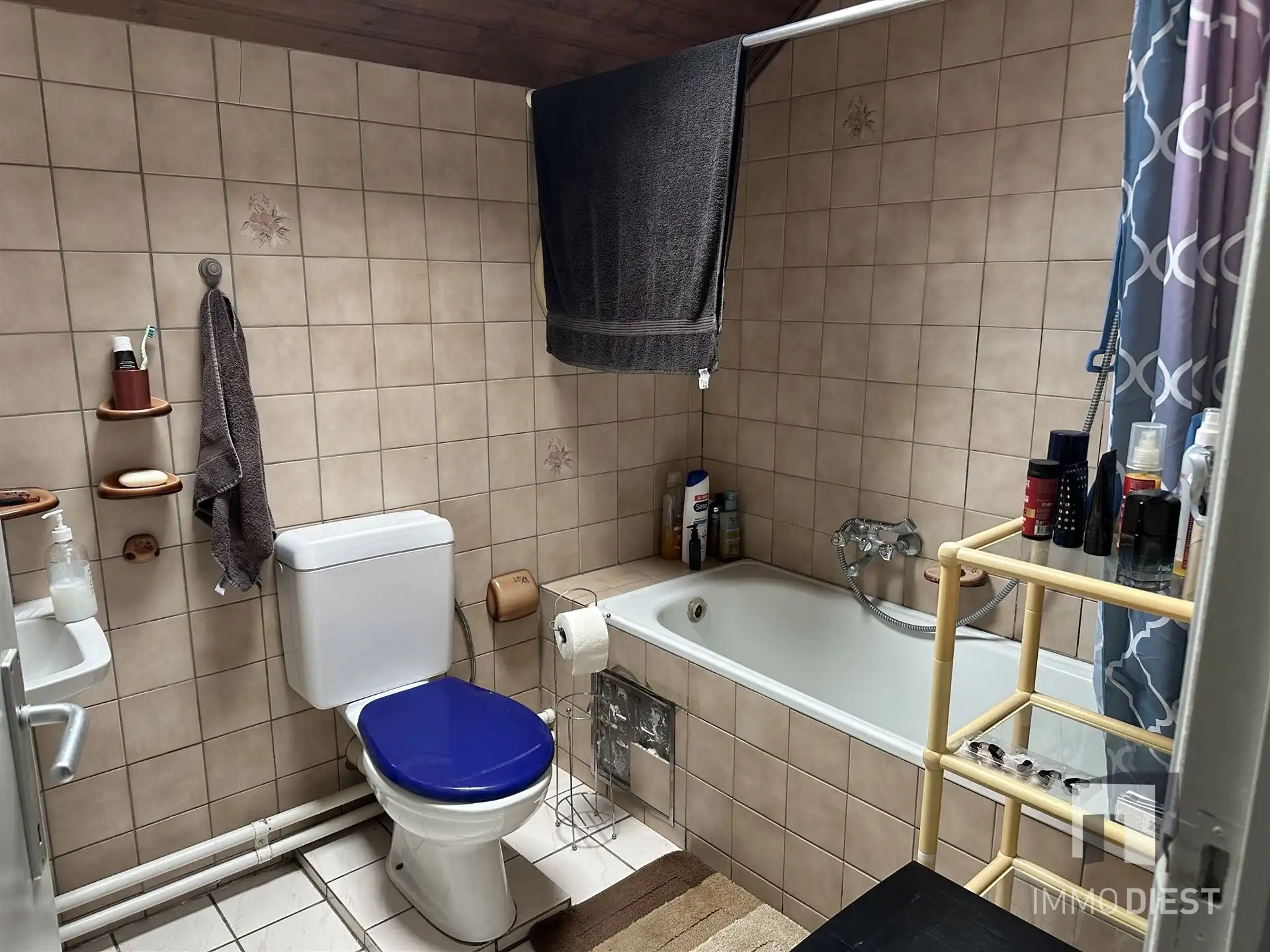 Handelshuis of woning met parking/tuin achteraan foto 24