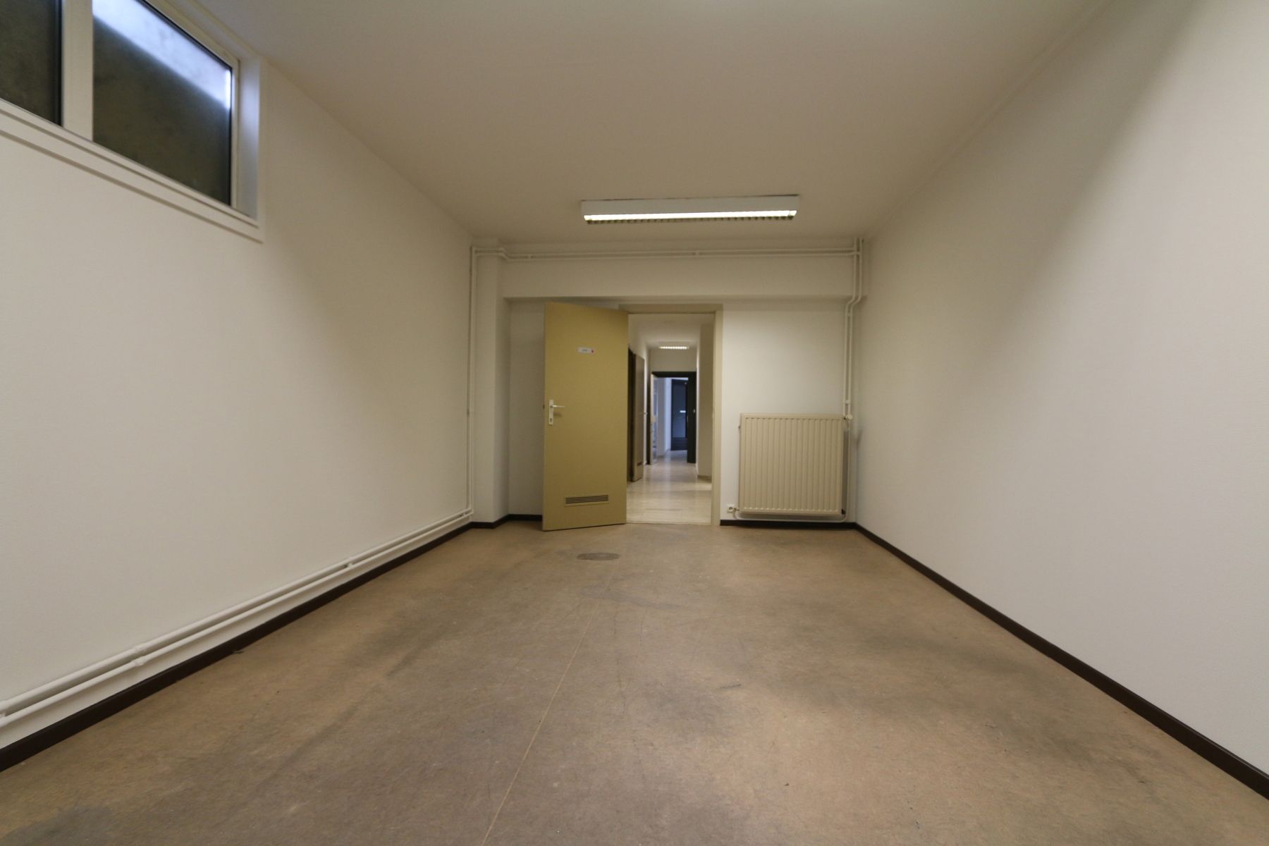Handel 220 m² + kelder + drukke ligging + optie parking foto 21