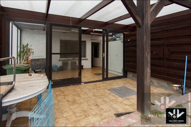 Instapklaar gelijkvloers appartement met ruime tuin te Tuilt foto 8