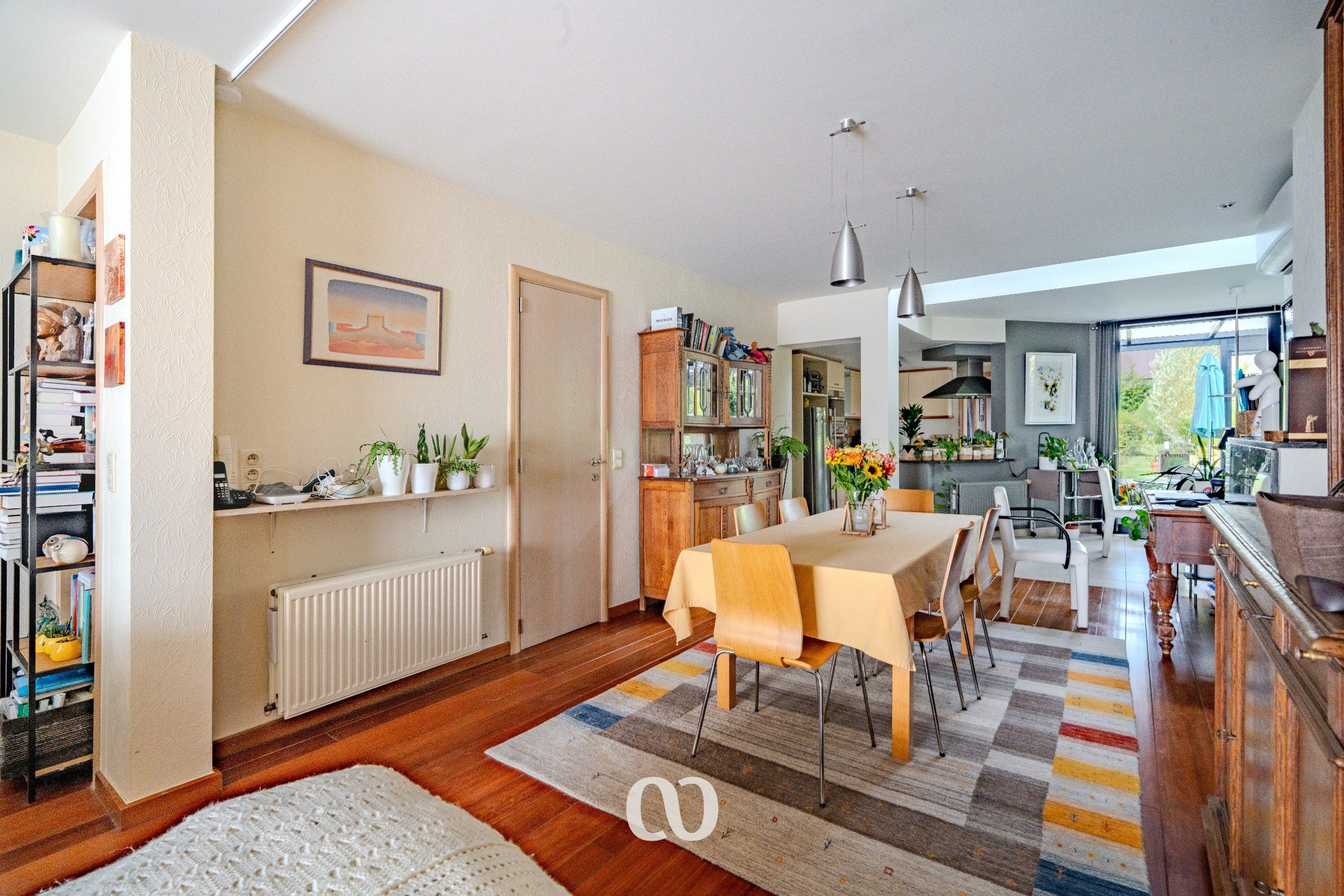 Instapklare woning met zonnepanelen, prachtige tuin en garage foto 4