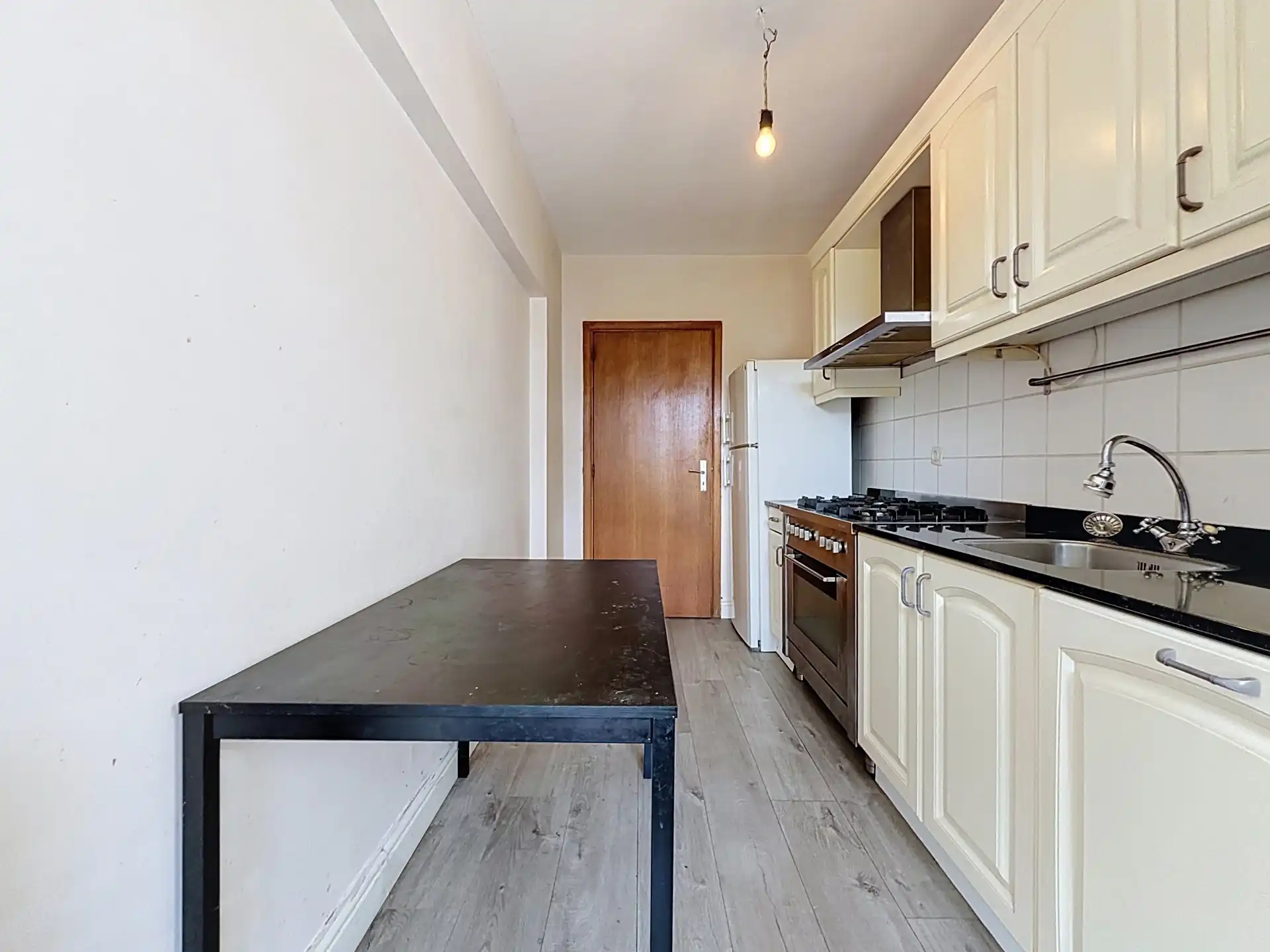 TE KOOP – 2 SLAAPKAMER APPARTEMENT MET GARAGE OP TOPLOCATIE foto 11