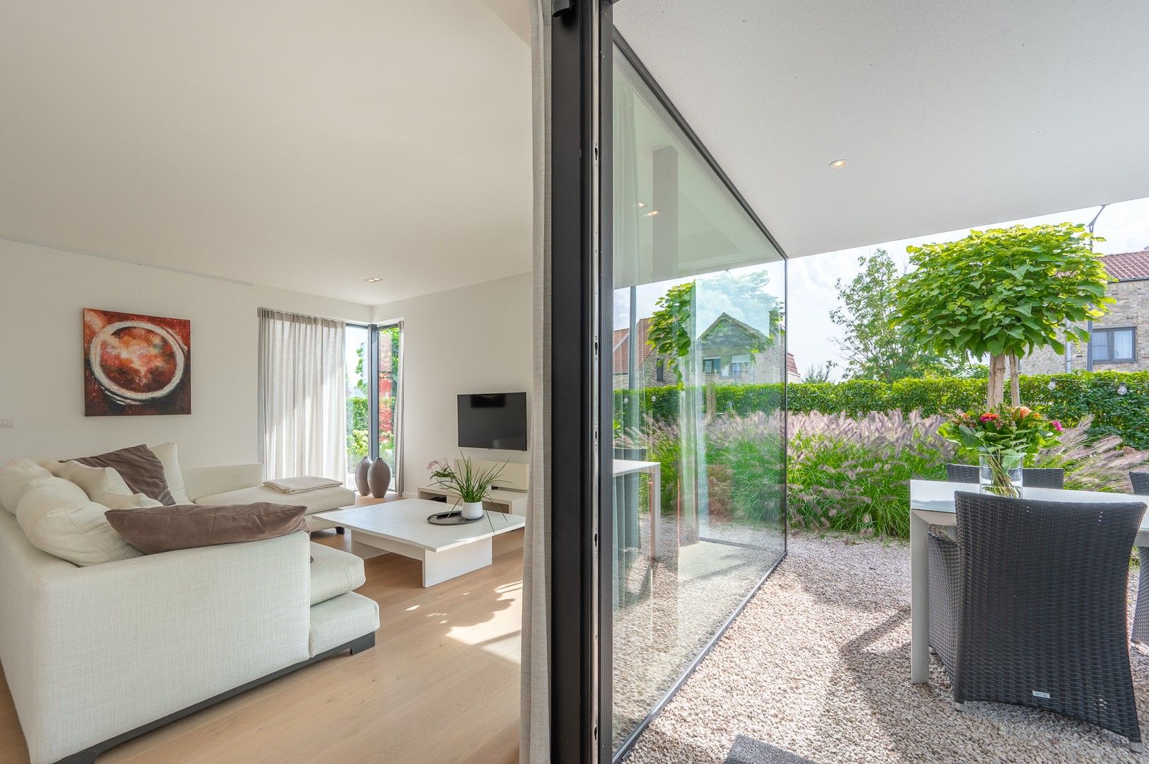 Prachtige hedendaagse villa met zonnige tuin en terrassen op fietsafstand van de zee. foto 5