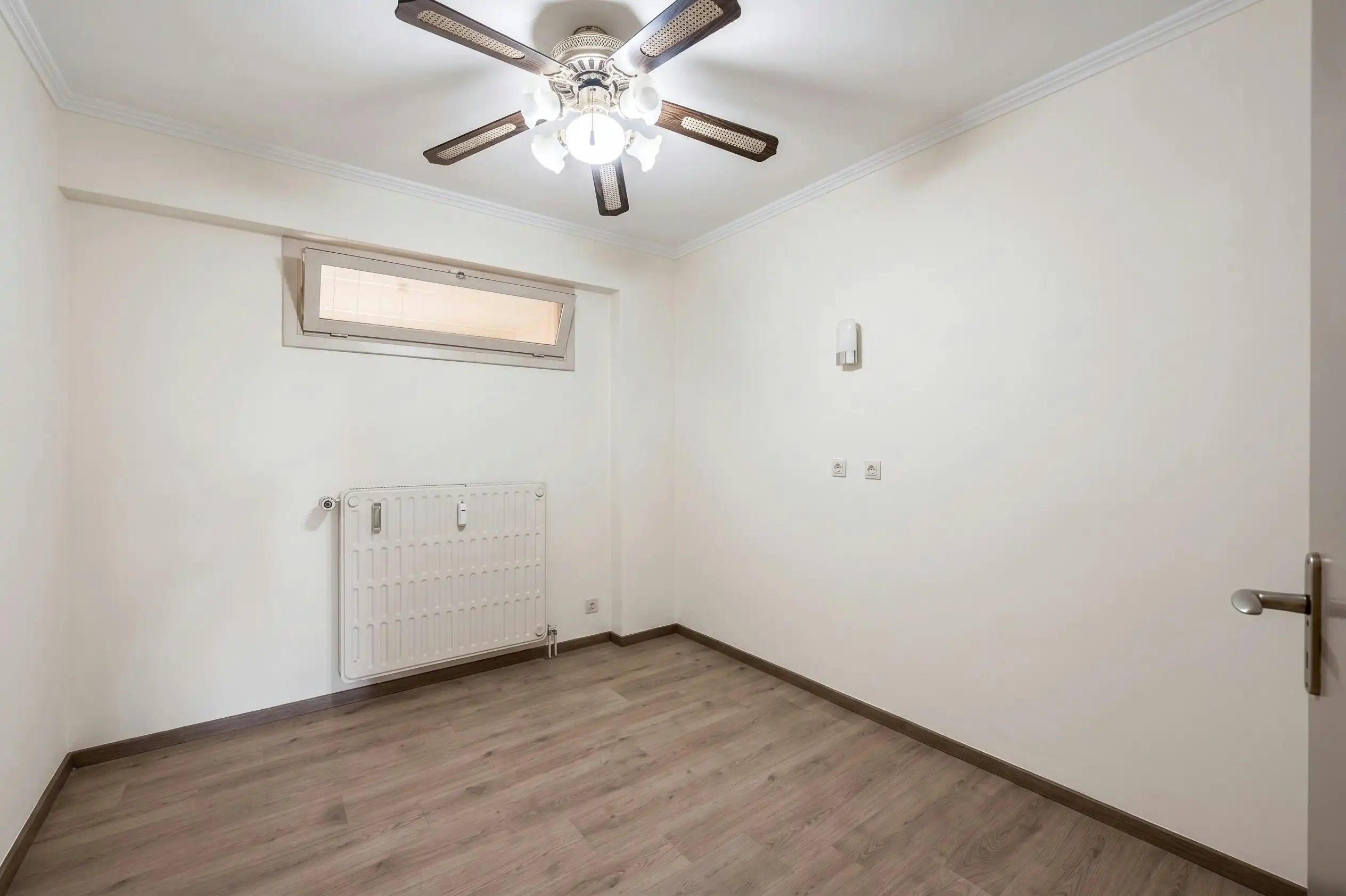 Centraal gelegen 2 slaapkamer appartement vlakbij de Zeedijk foto 15