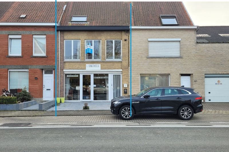 Roeselare, unieke investeringskans : licht op te frissen opbrengsteigendom bestaande uit 1-3 entiteiten met tuin en parking vooraan voor 2 wagens. foto 1