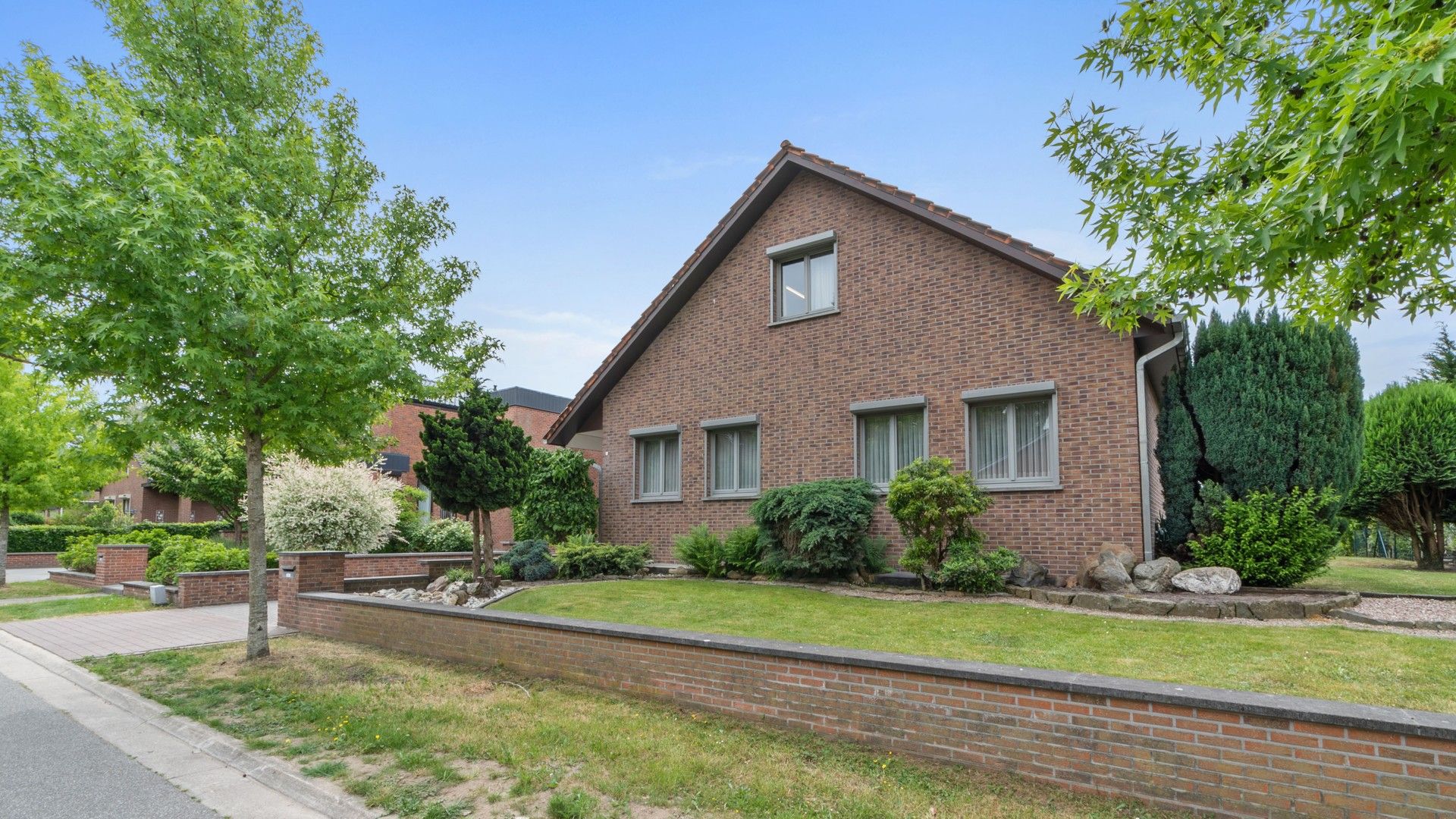Ruime gelijkvloerse woning met potentieel op rustige locatie foto 2