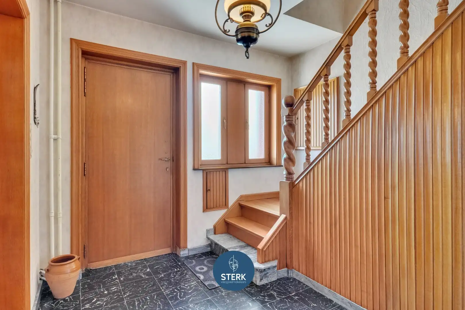 OP TE KNAPPEN GEZINSWONING OP EEN TOPLOCATIE IN CENTRUM LANAKEN !  foto 5