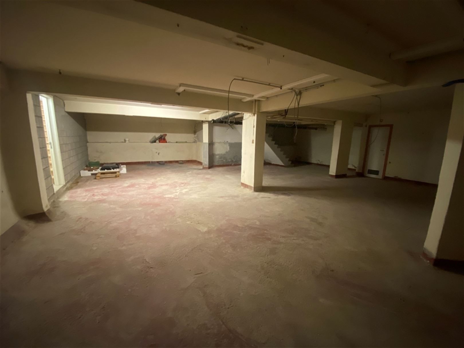 Gerenoveerd kantoor op commerciële zichtlocatie bij Zuidpark foto 15