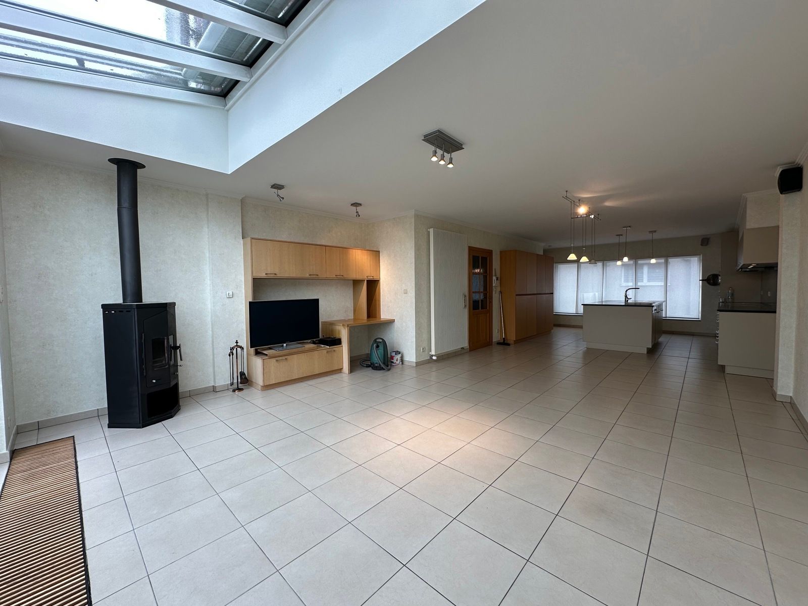 Ruime bel-étagewoning te huur met tuin en garagebox! foto 3