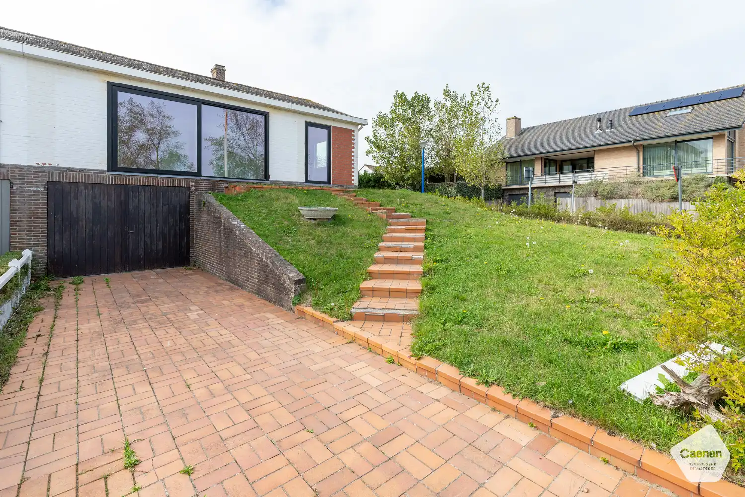 Fantastisch gelegen renovatieproject met veel potentieel foto 2