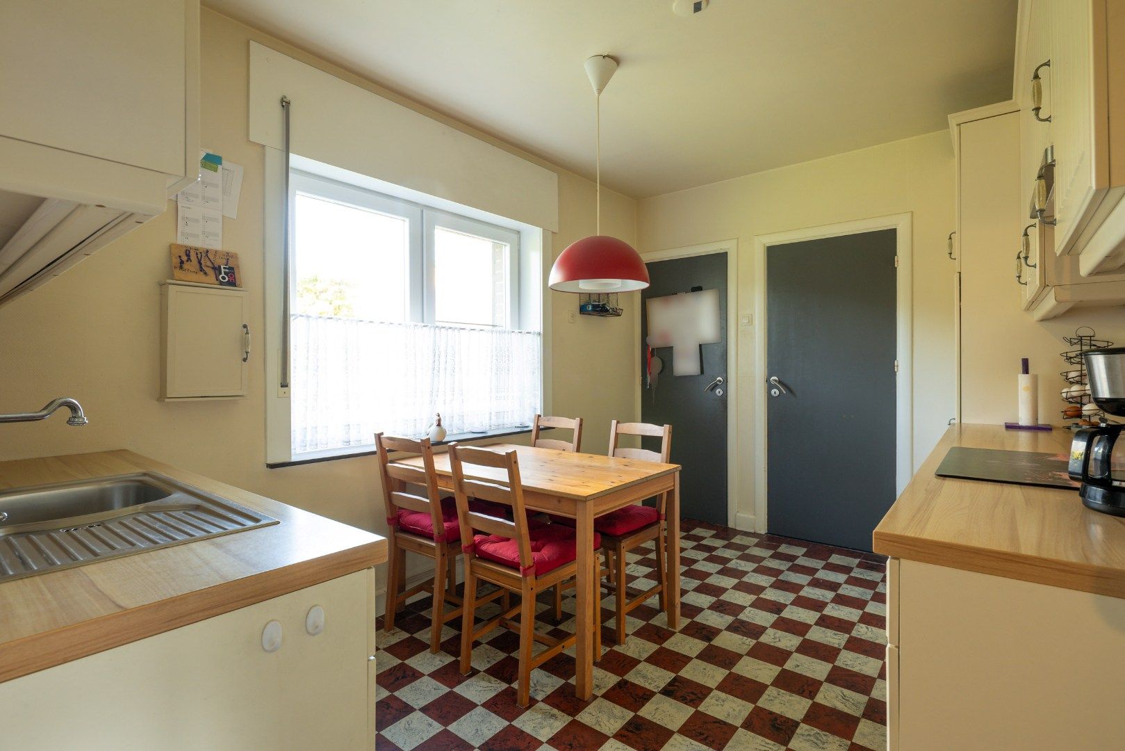 Vrijstaande woning met prachtige groene ligging te koop! foto 7