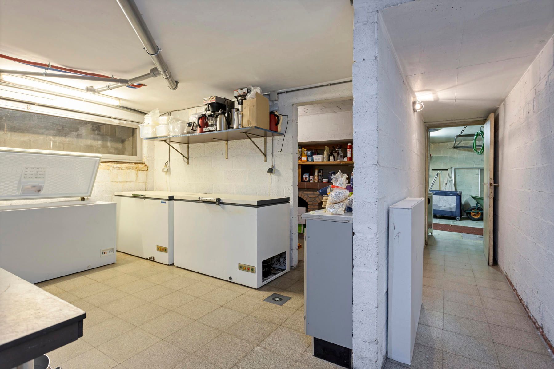 Ruim handelspand + 2 vakantiewoningen. foto 16