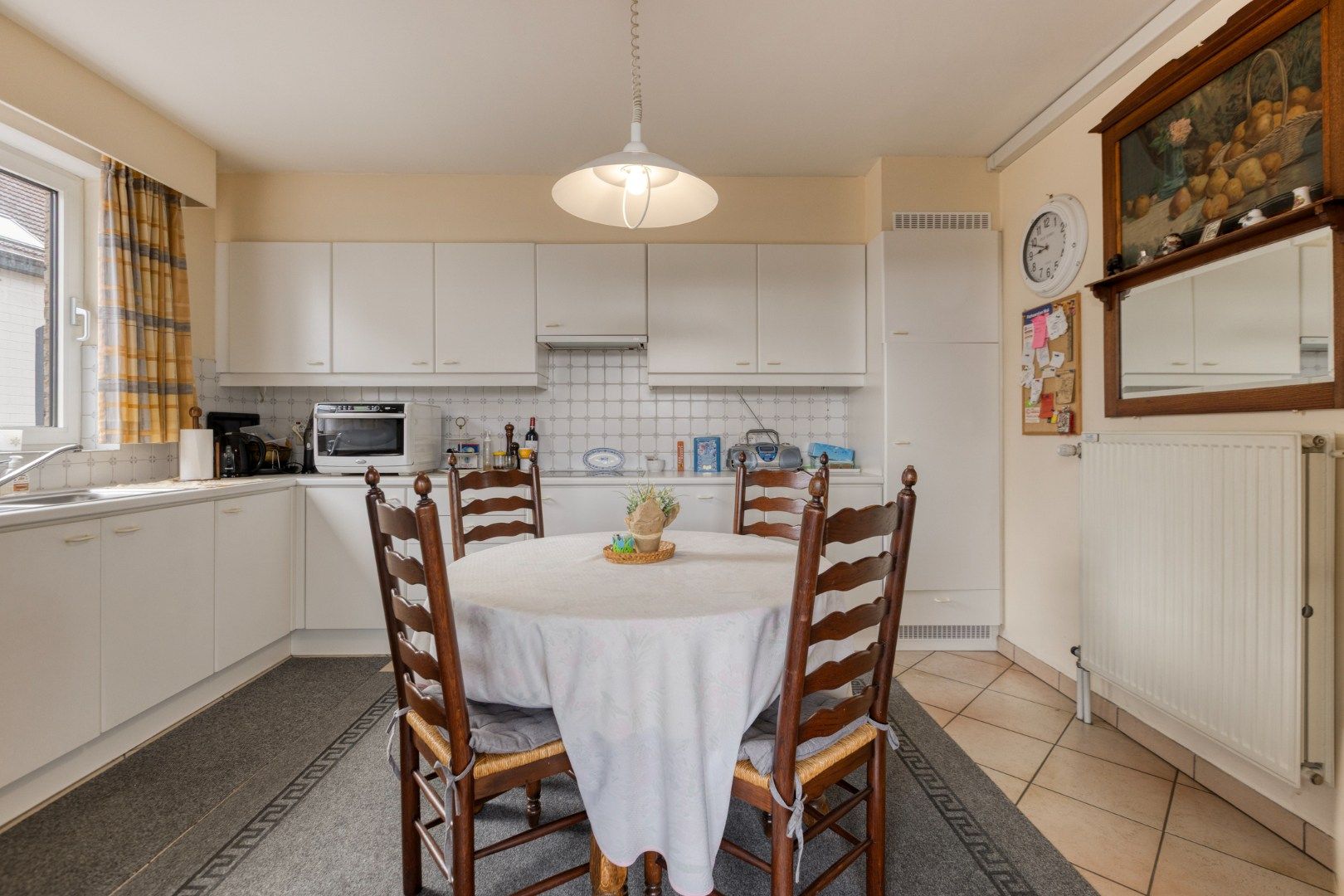 Goed onderhouden en gunstig gelegen app met 2 slpks. foto 8