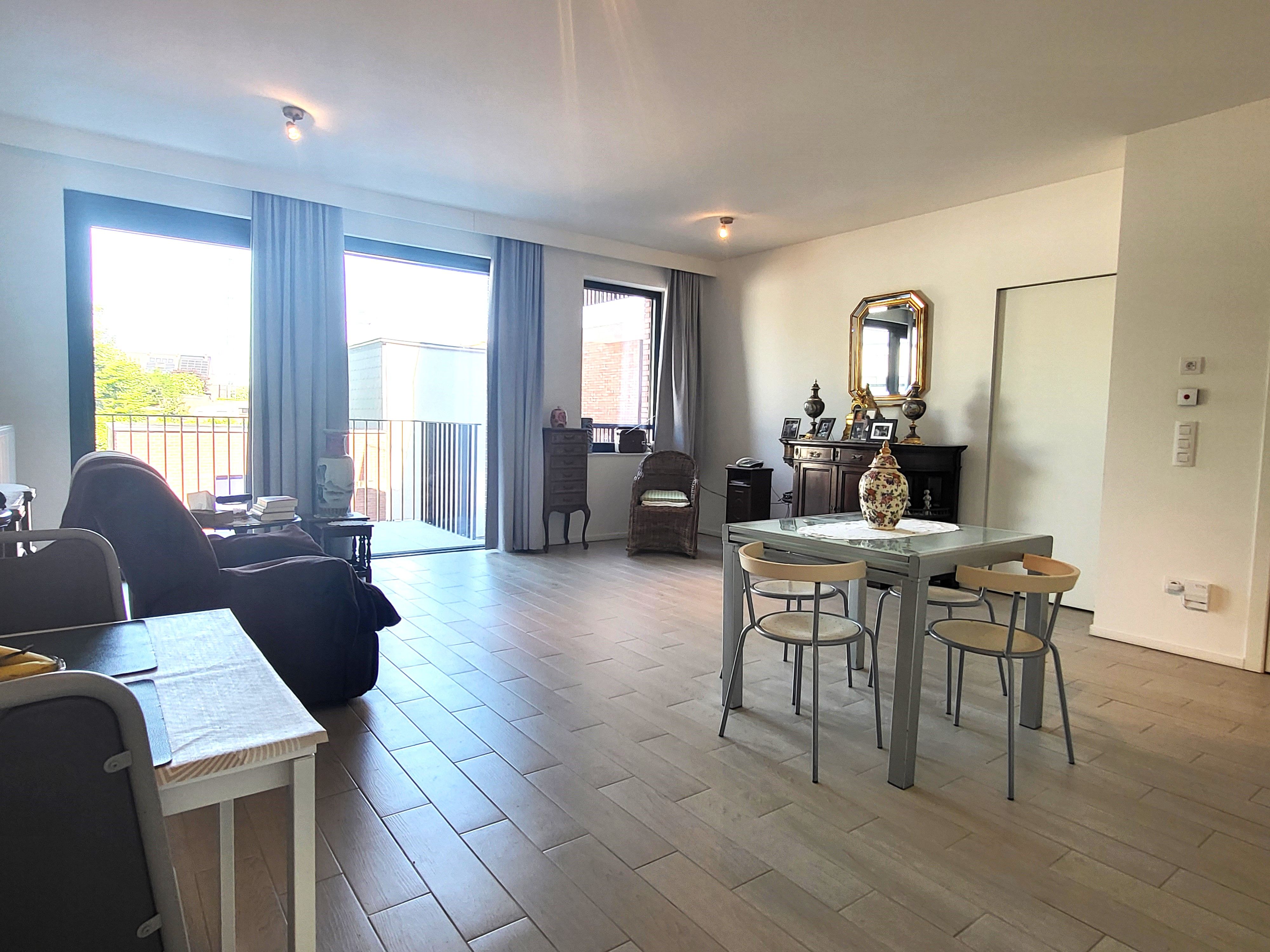 Prachtige assistentiewoning van 70m² met zonnig terras en gemeenschappelijke tuin, veel lichtinval! Ideale investering, verhuurd aan 24,99€/ dag.  foto 8