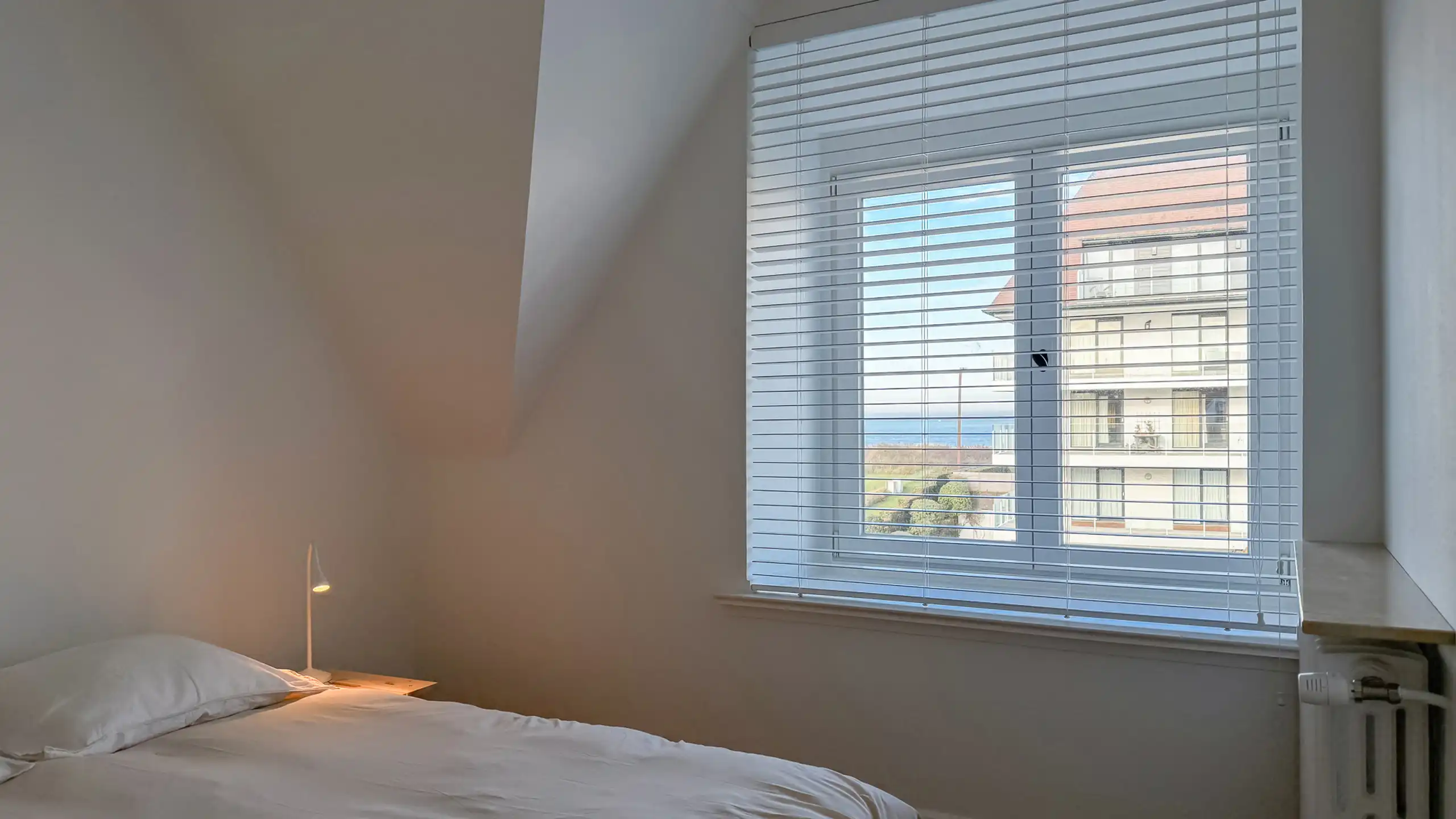 Stijlvol gemeubeld appartement / toplocatie nabij de Zeedijk foto 15