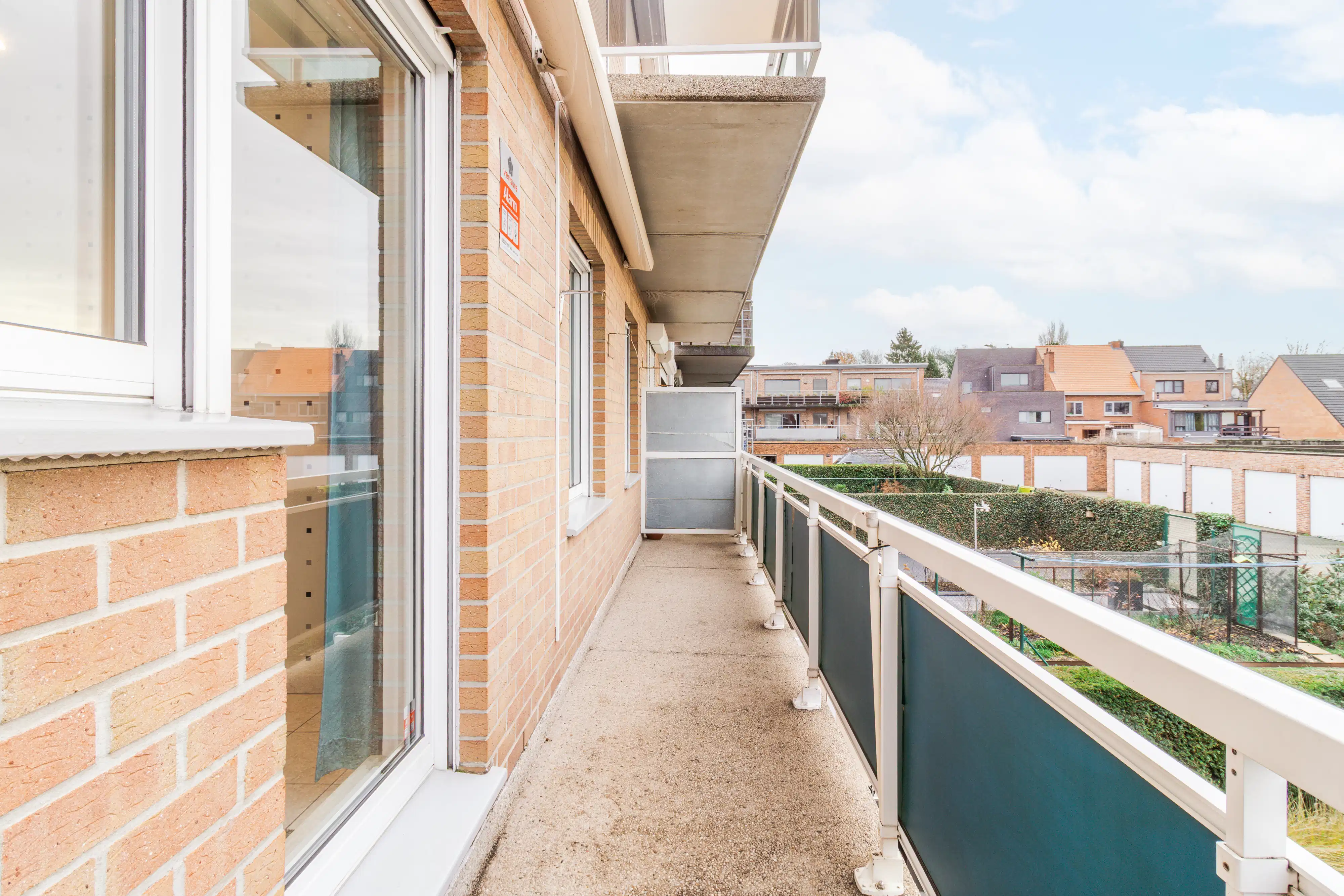 Instapklaar appartement met extra kamer, terras en garagebox foto 15