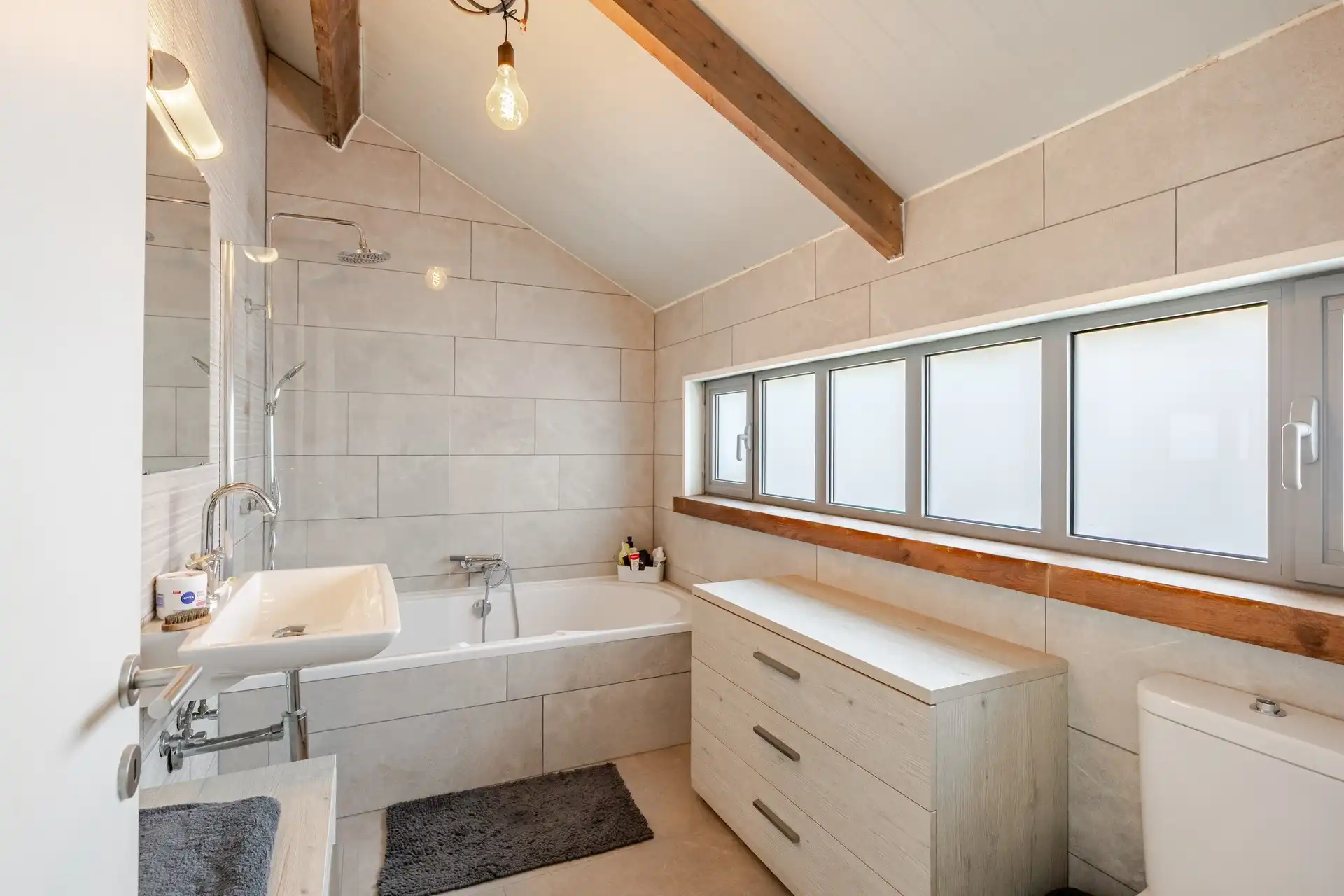 Karaktervol herenhuis met art-decoallure, ruime magazijnen en zuidgerichte tuin  foto 15