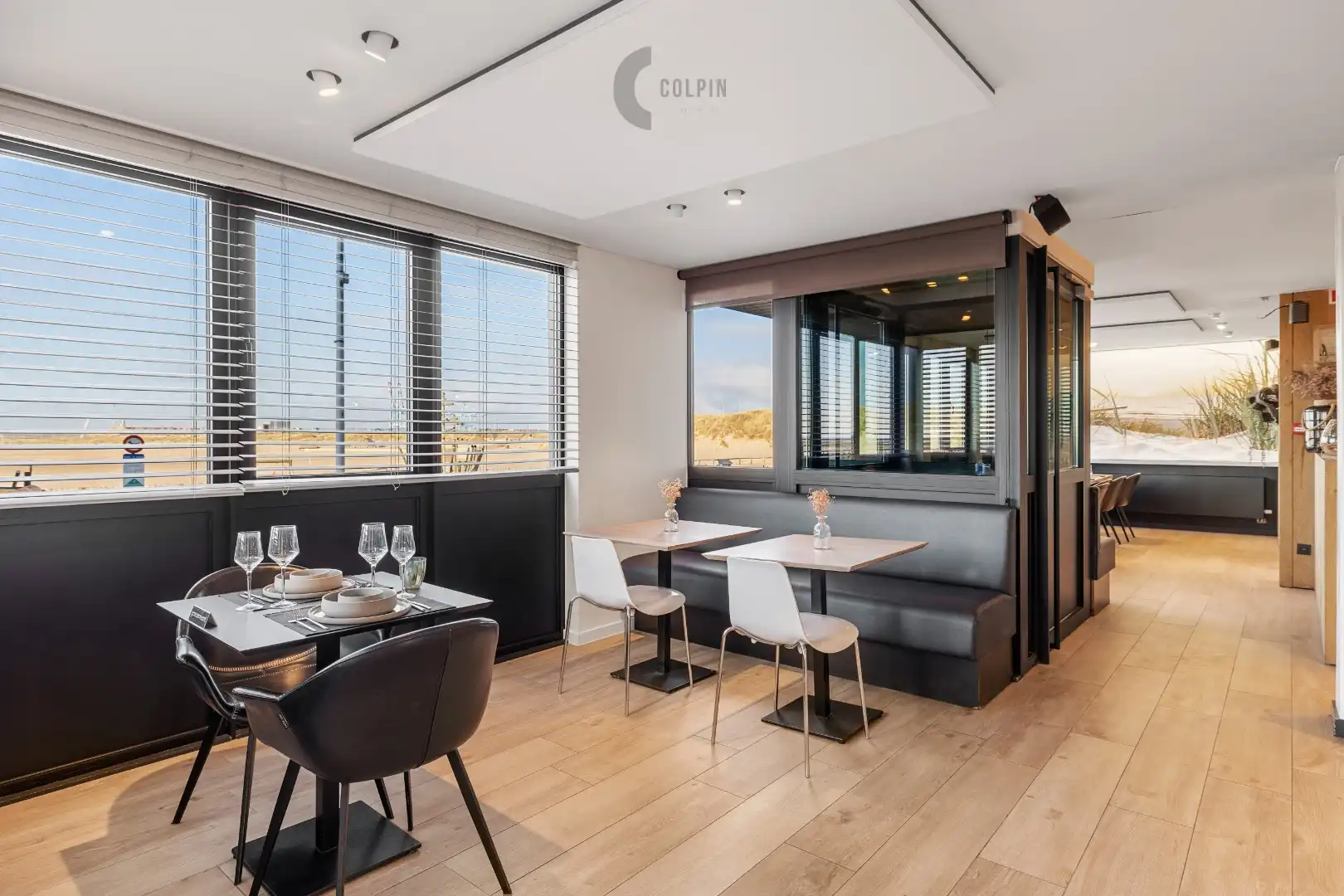 Uniek handelspand op de Zeedijk van Zeebrugge met zeezicht foto 5