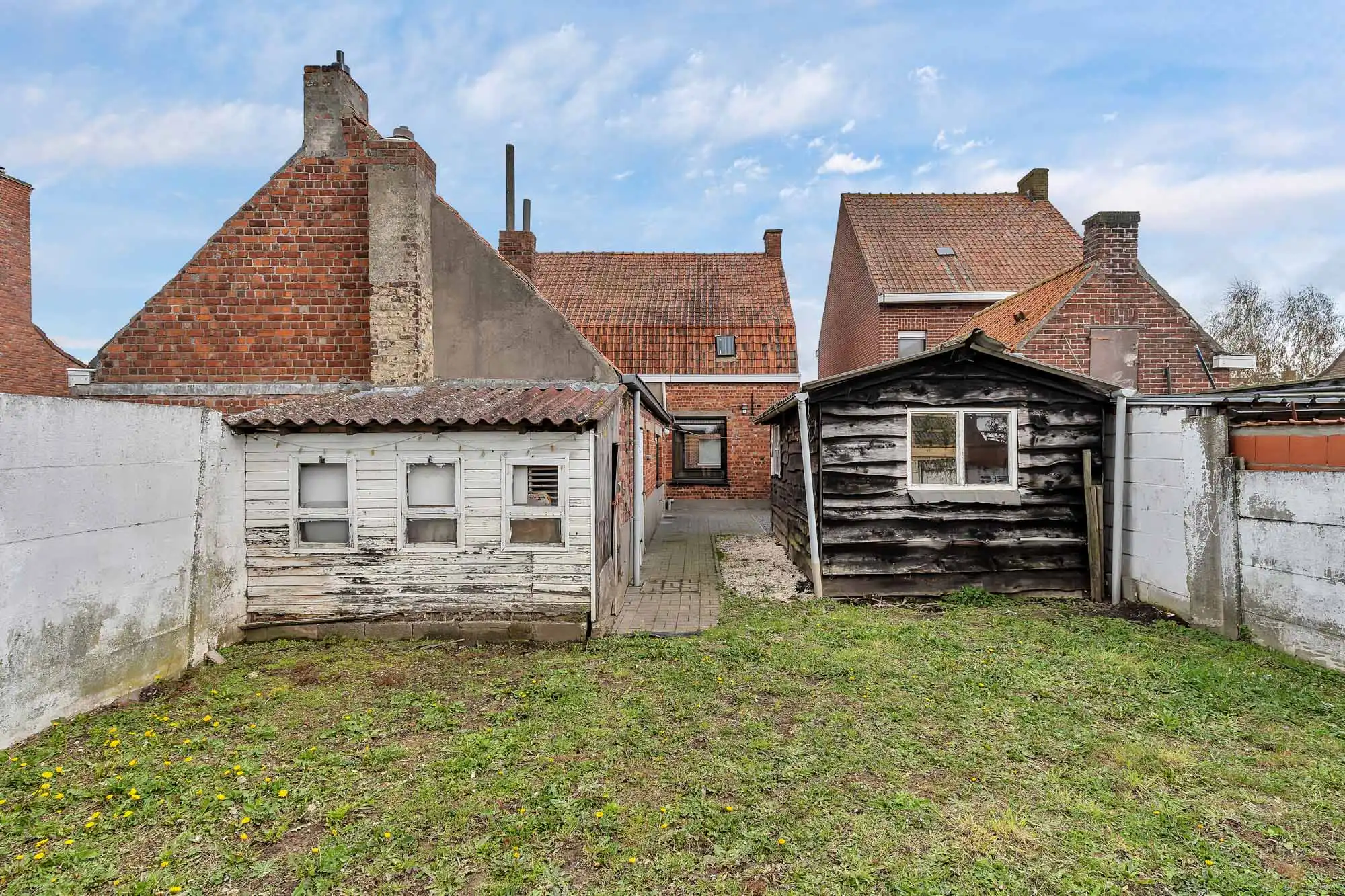 Te renoveren halfopen woning met veel potentieel foto 13