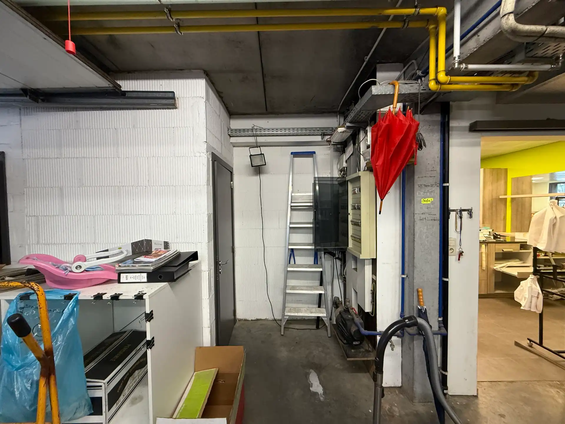 AALST-CENTRUM - Commercieel handelspand met ruim appartement op TOPlocatie. foto 17