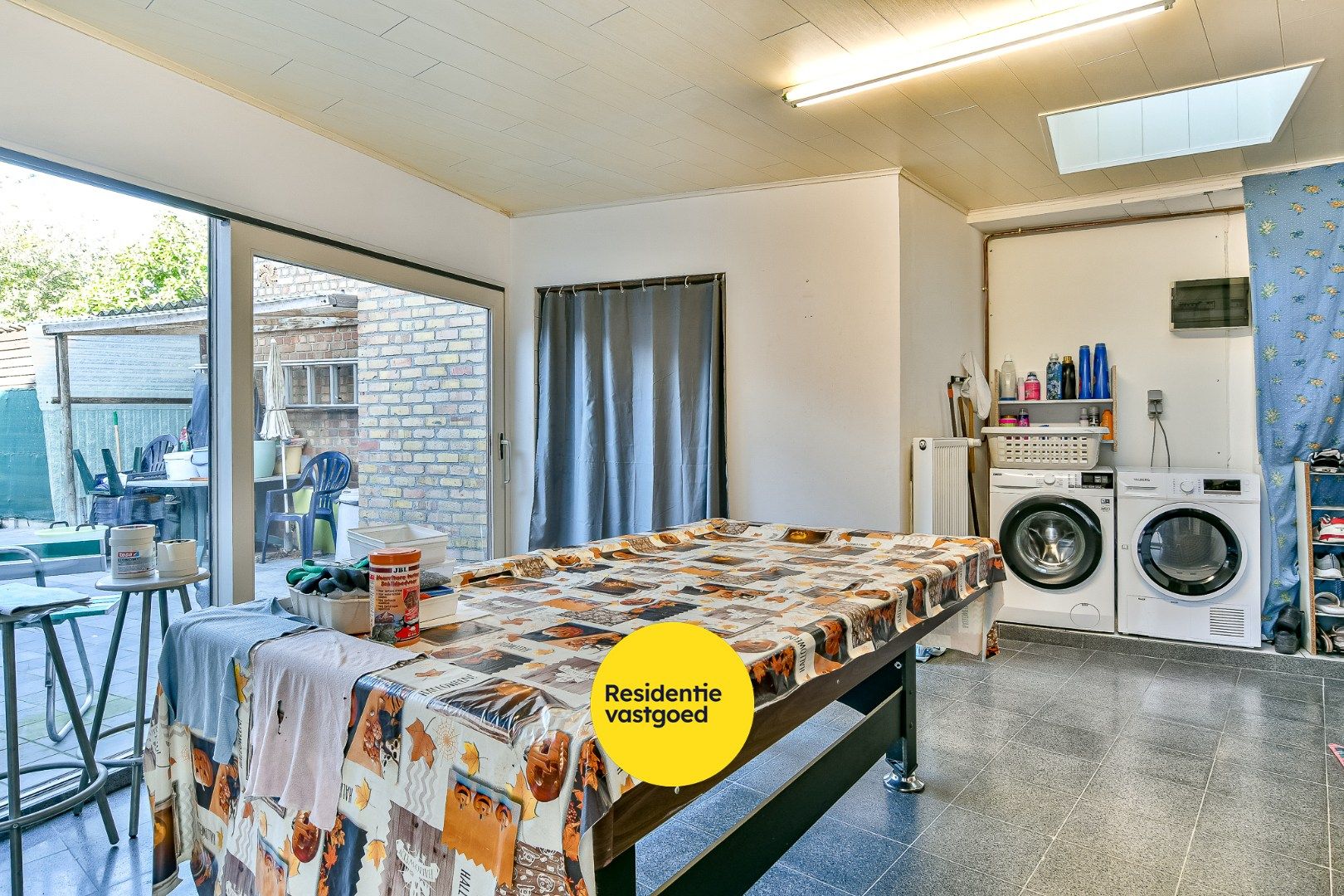 Halfopen woning met drie slaapkamers, tuin en garage foto 15