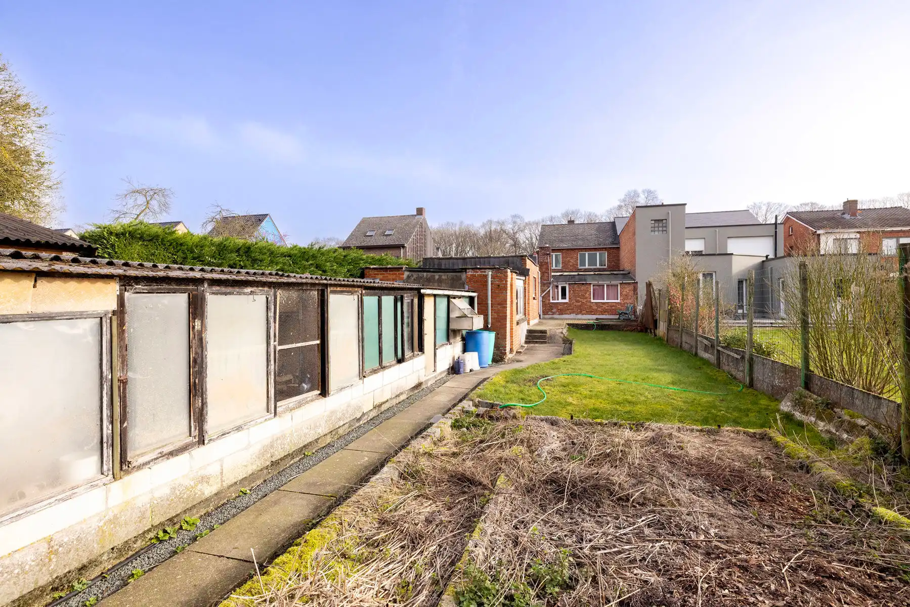 Te renoveren halfopen woning met 3 slp, garage en tuin. foto 21
