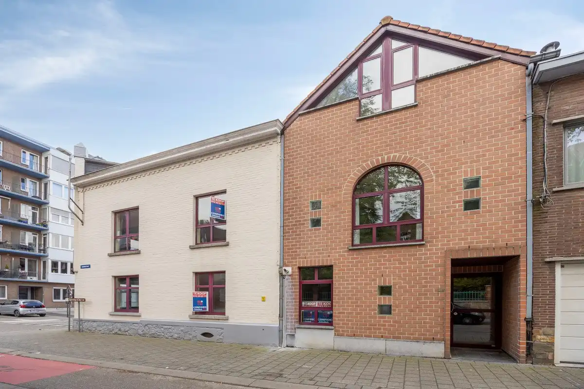 Building van drie appartementen op wandelafstand van het commercieel centrum foto 2