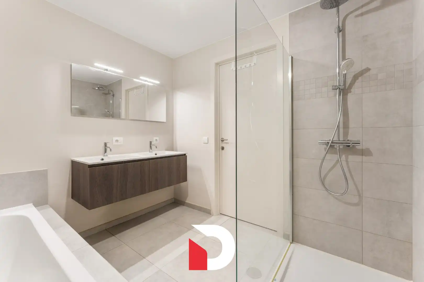 Instapklare nieuwbouwwoning met zonnige tuin op top locatie foto 8