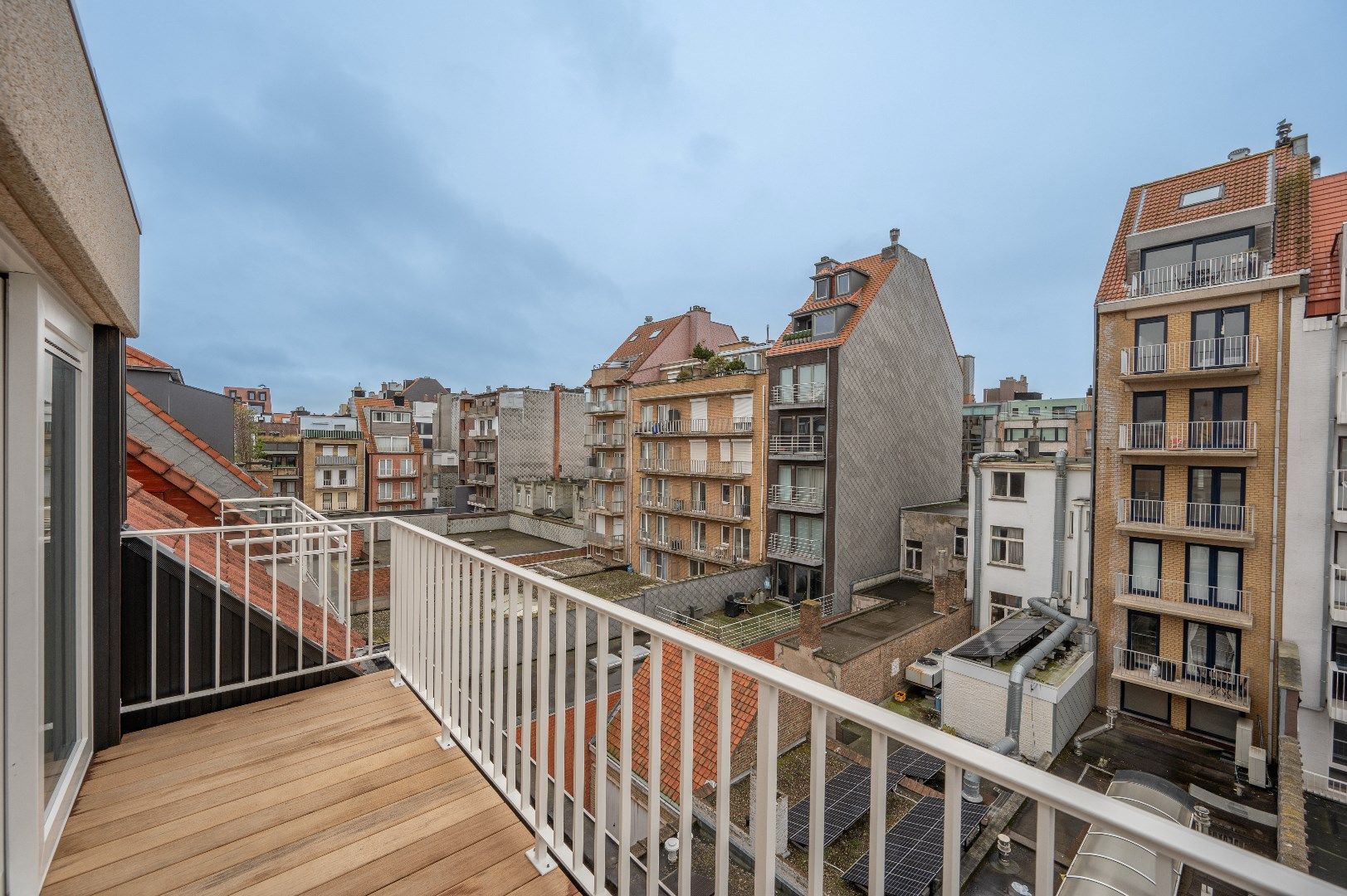 Duplex penthouse met 4 slaapkamers in een volledig gerenoveerde residentie foto 16