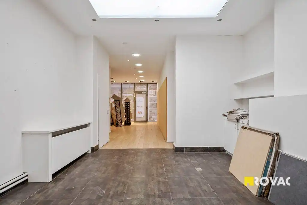 Te renoveren handelspand met woonst in hartje Izegem foto 8