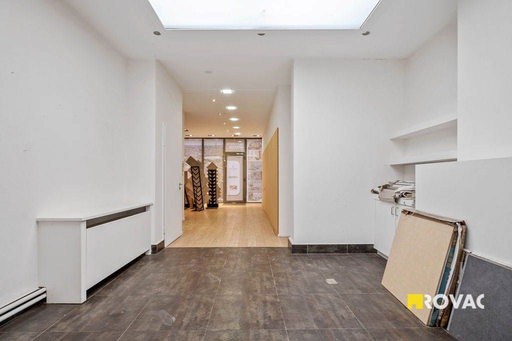 Te renoveren handelspand met woonst in hartje Izegem foto 8