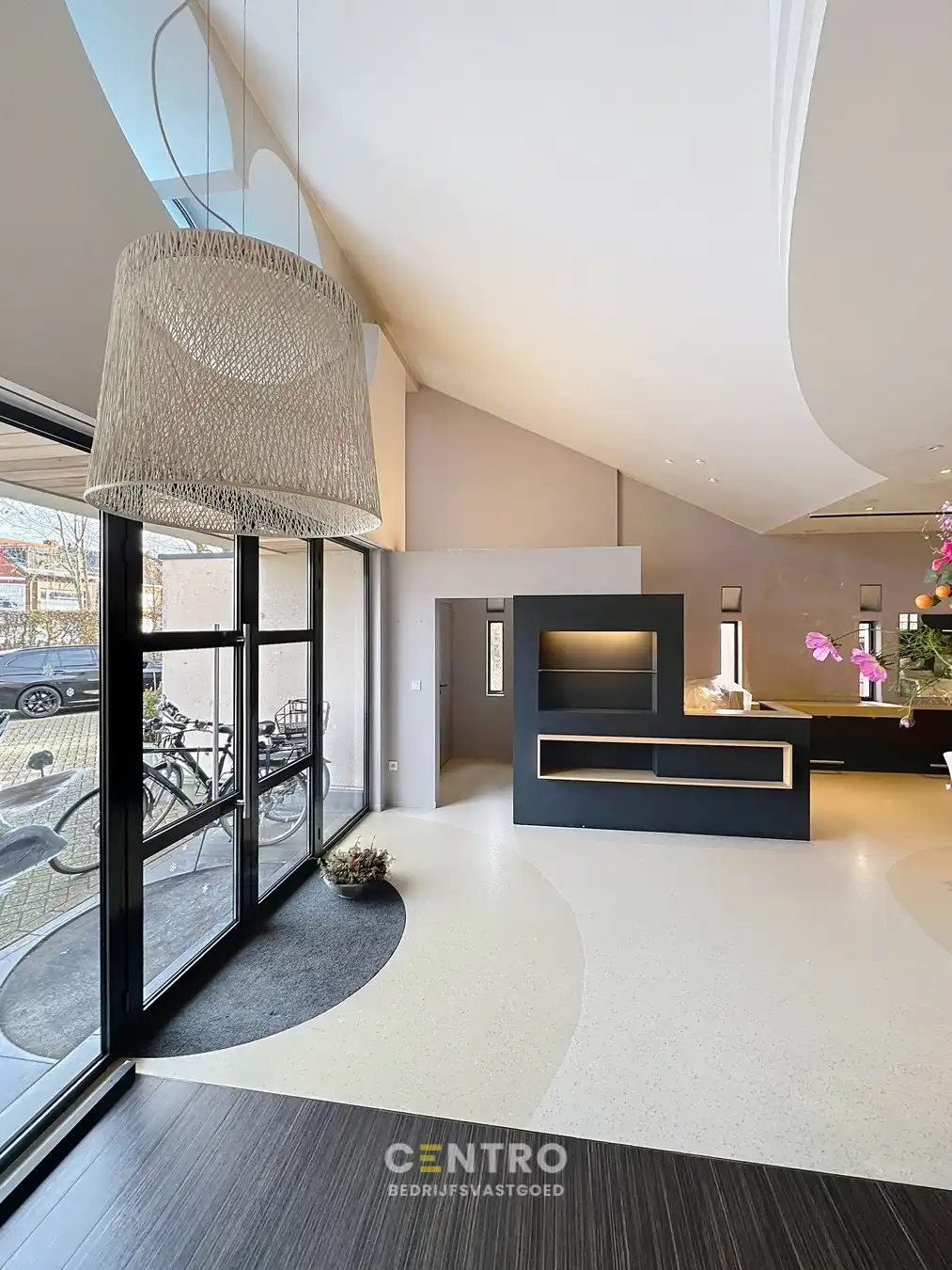 Instapklare multifunctionele ruimte (heden KAPSALON) te huur mét PARKING (ook ideaal voor (healthy)-food, sport-activiteiten, medische, paramedische en verzorgende beroepen) ! foto 4