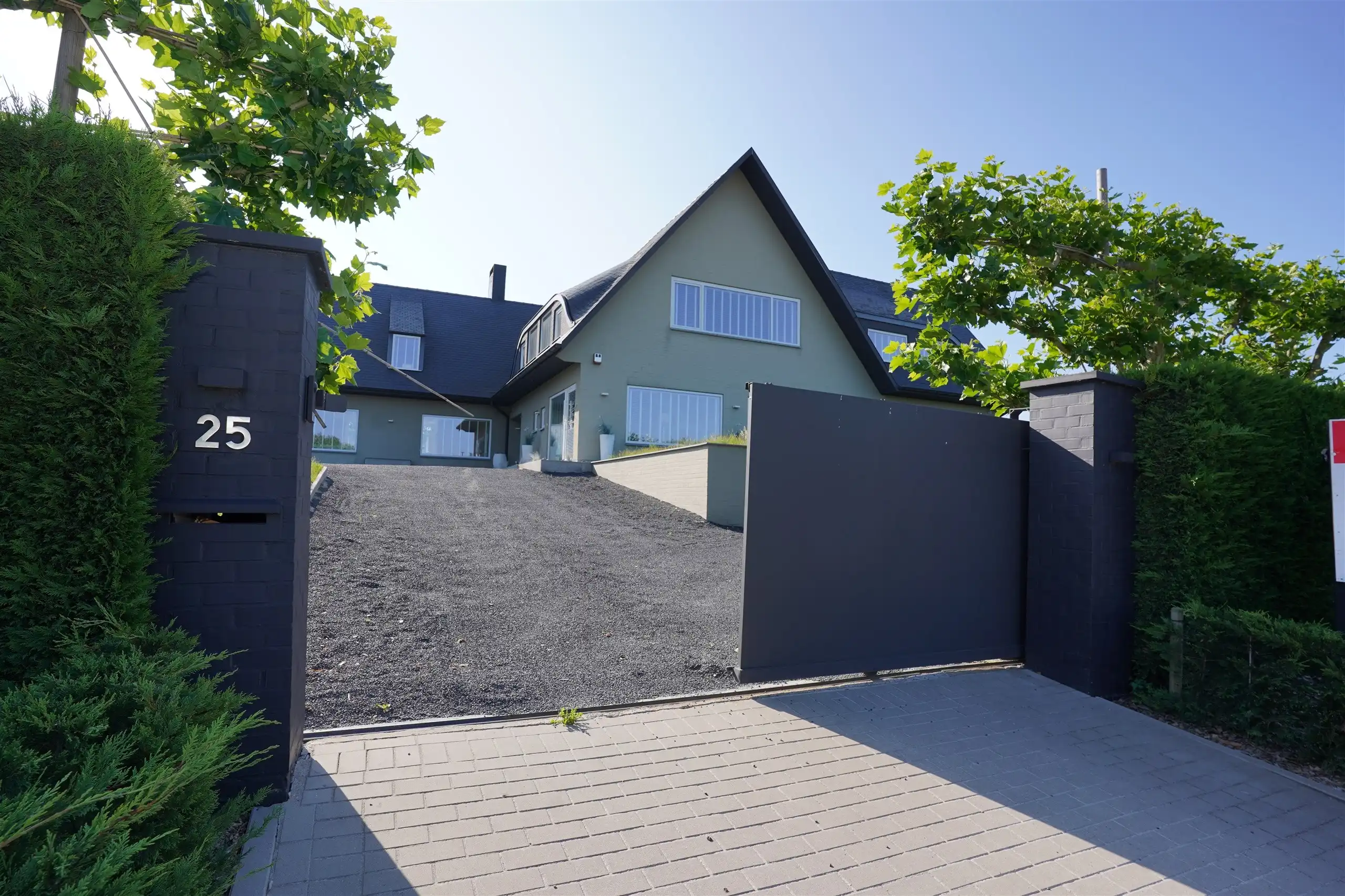 Grote gezinseigendom met 5 SLPK - BUREEL - ZWEMBAD! foto 4