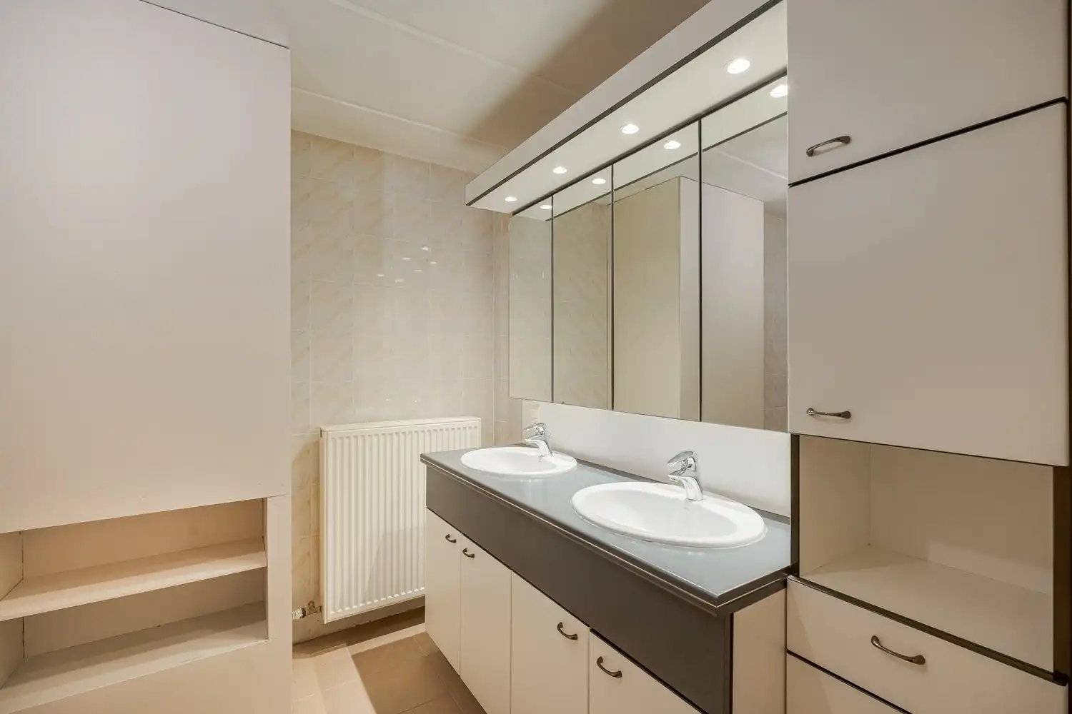 Ruim en veelzijdig appartement met 3 slaapkamers nabij het centrum van Lanaken foto 16