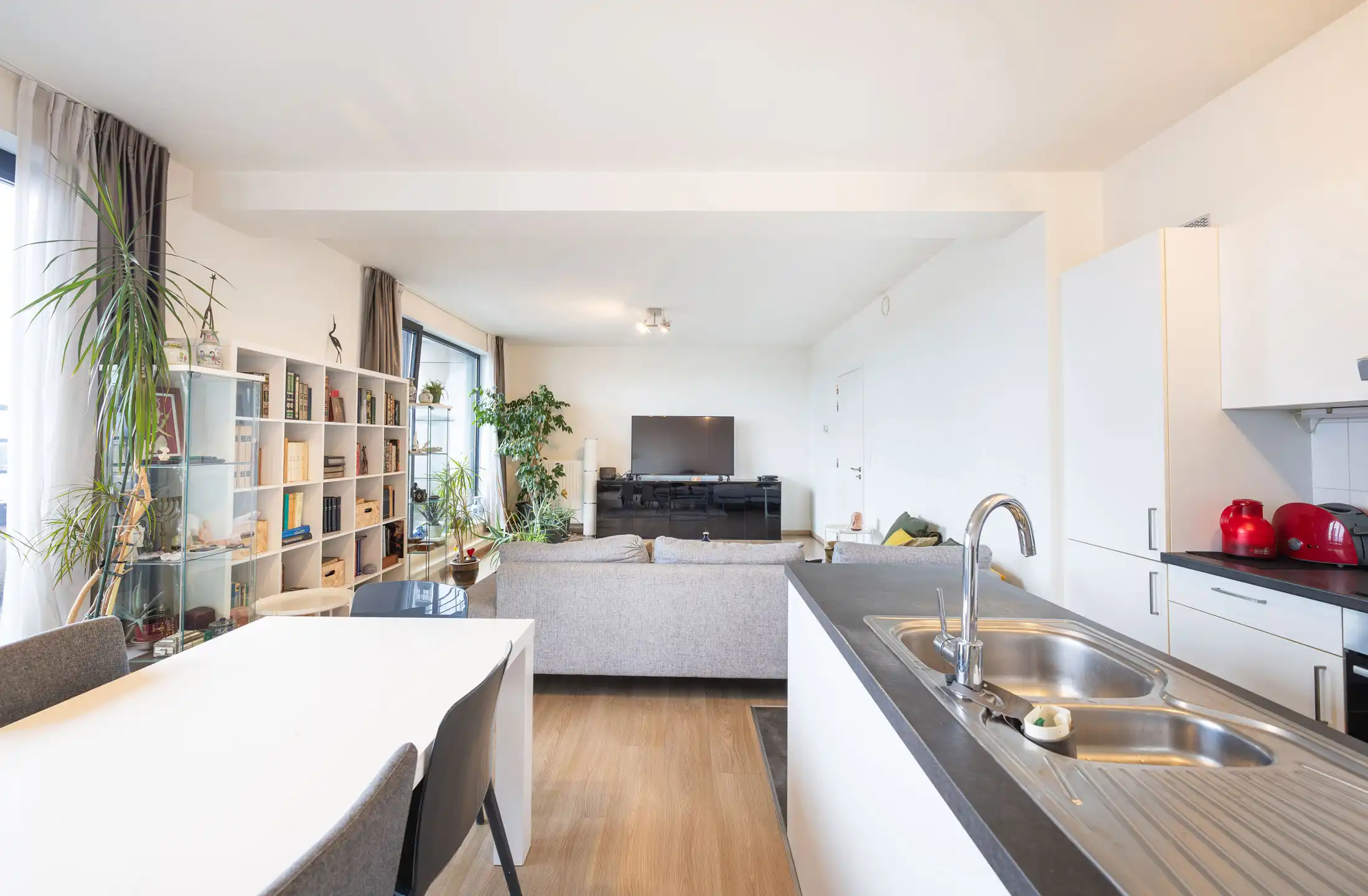 NATO - 3 slaapkamers appartement + P foto 4