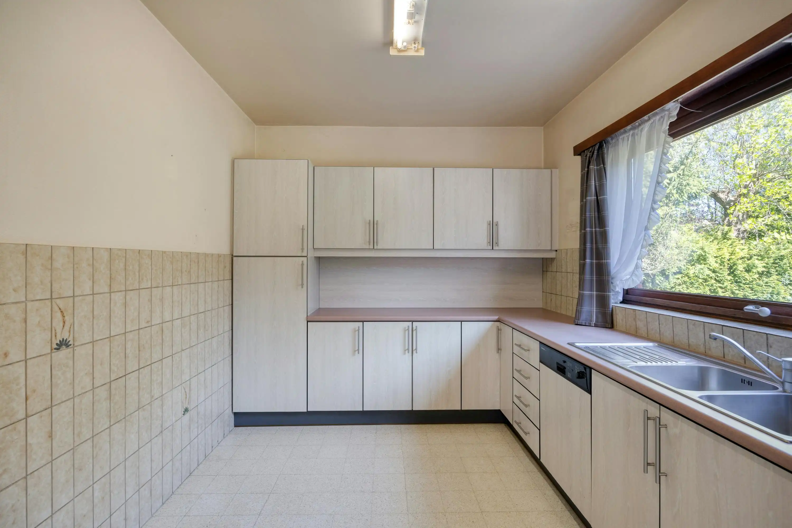 Te renoveren woning met grote tuin in Heide-Kalmthout! foto 7