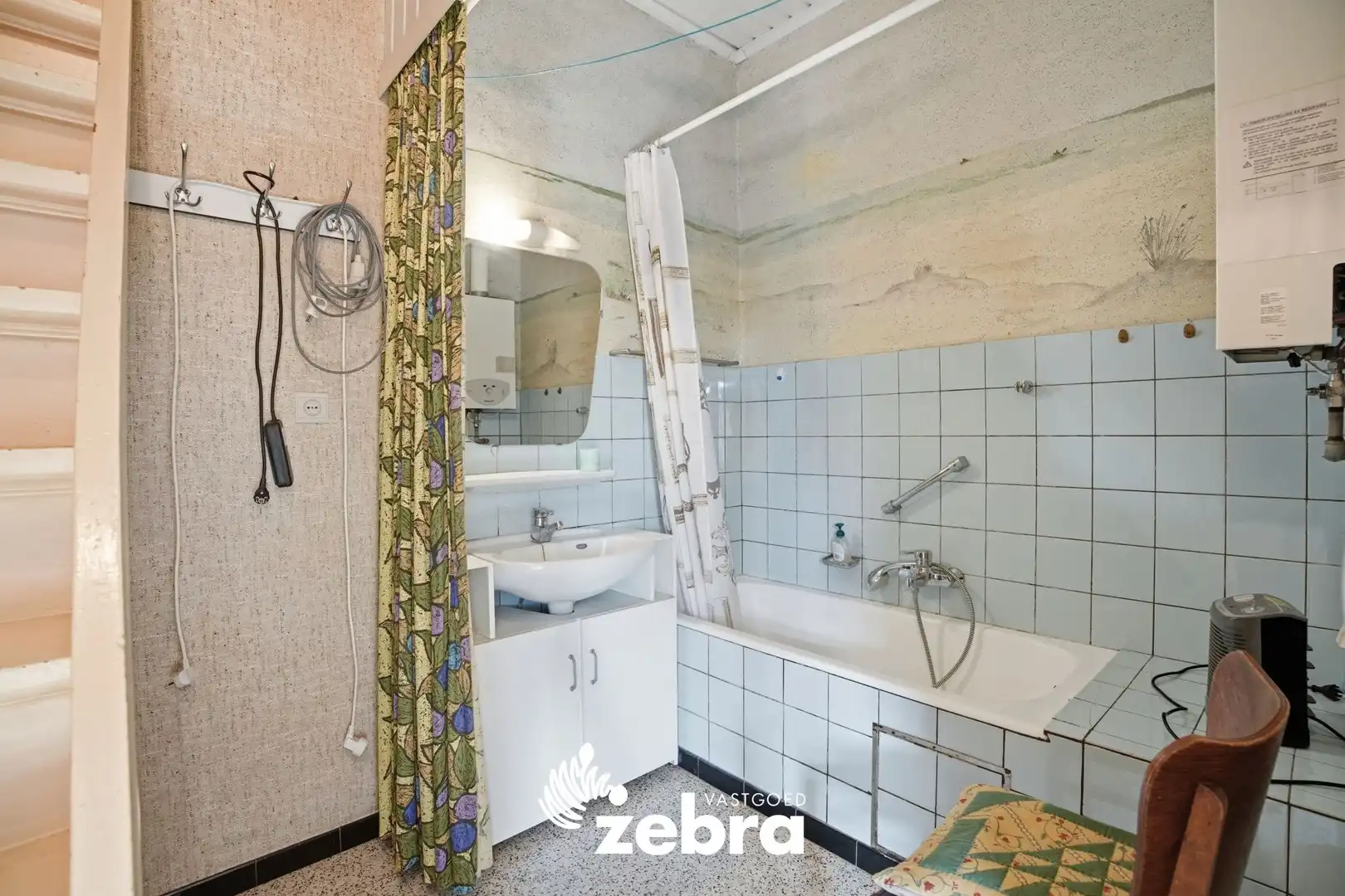 Te renoveren woning met garage op ruim perceel te Pittem! foto 10