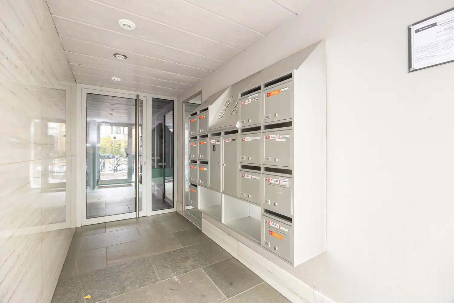 IN OPTIE:kevin@wellimmo.net voor meer info! Instapklare studio met aangenaam terras (50m²) op toplocatie aan de Jan van Rijswijcklaan foto 14