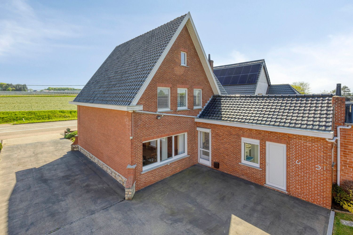 CHARMANTE OPEN BEBOUWING OP 16A 17CA MET PRACHTIGE TUIN EN DENNENBOS foto 34