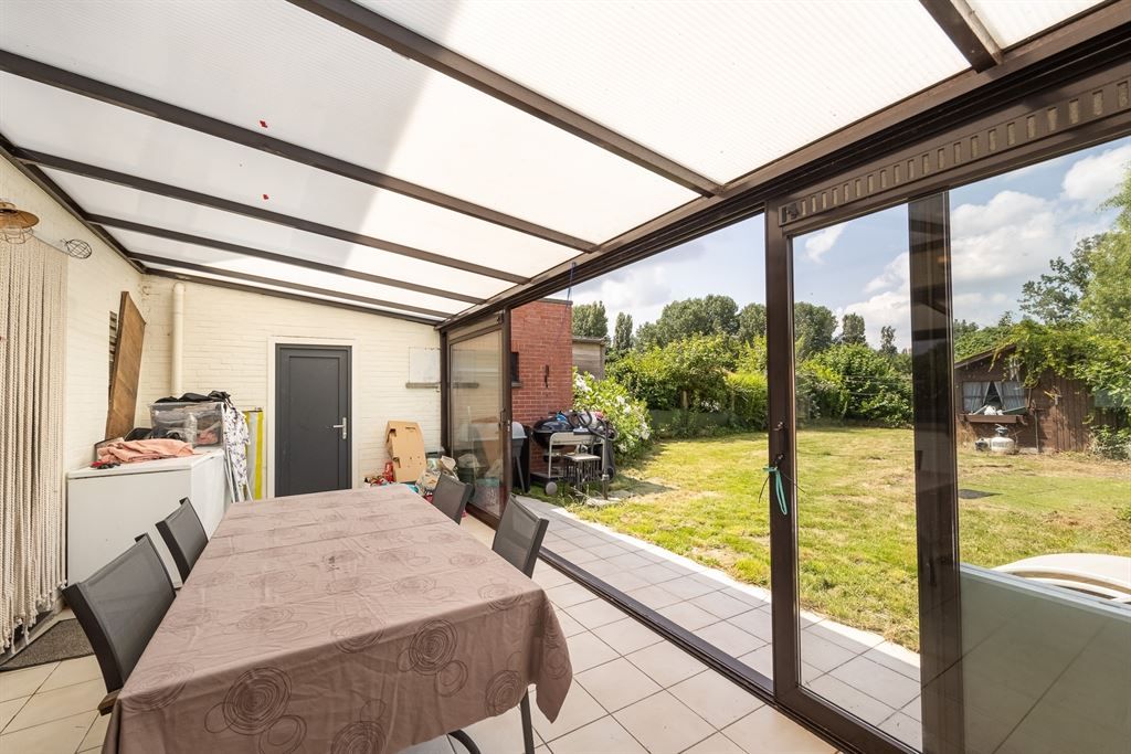 Ruime woning met garage en grote tuin foto 7