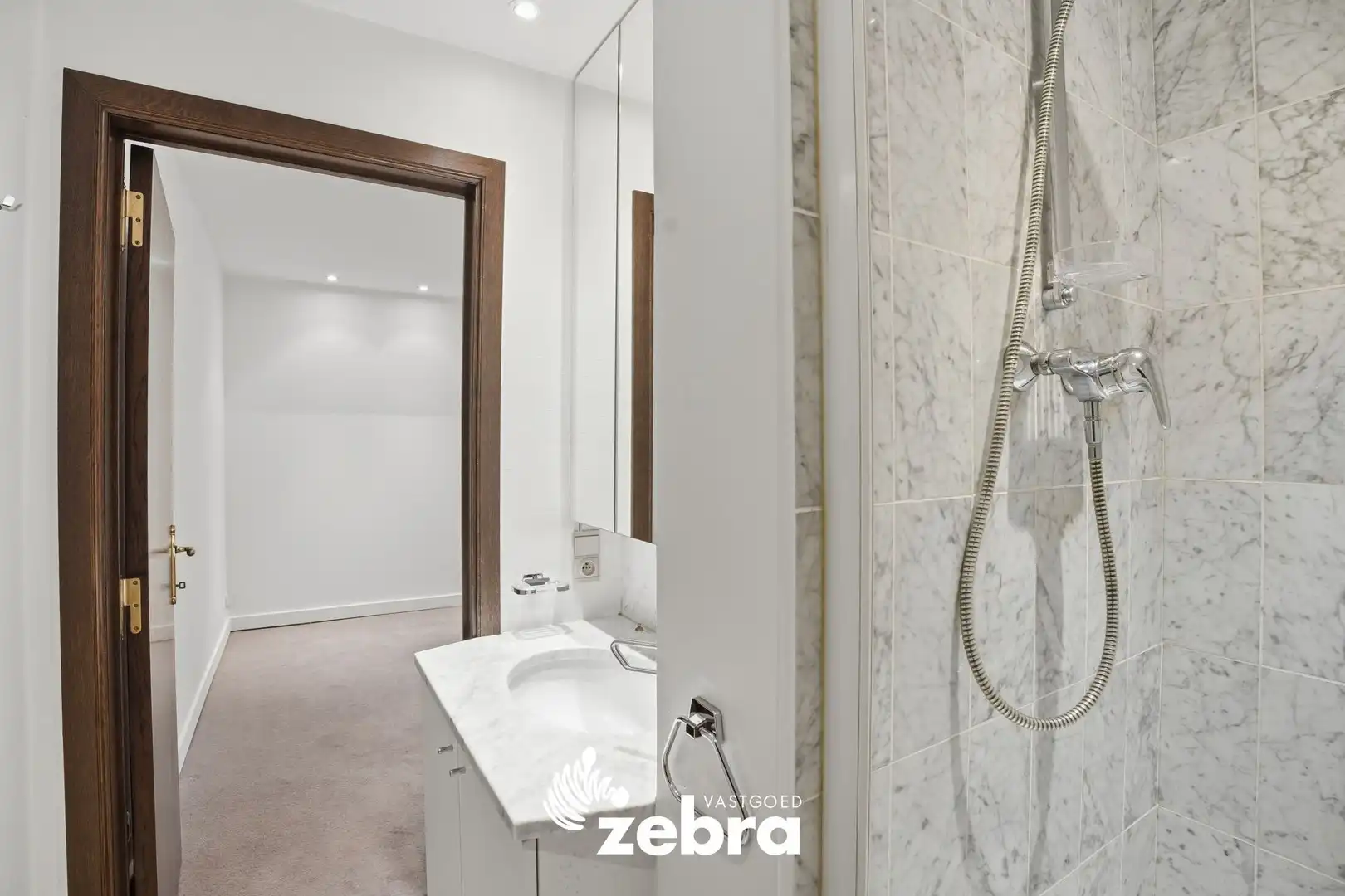 Stijlvolle, volledig gemeubelde karakterwoning in het centrum van Roeselare! foto 27