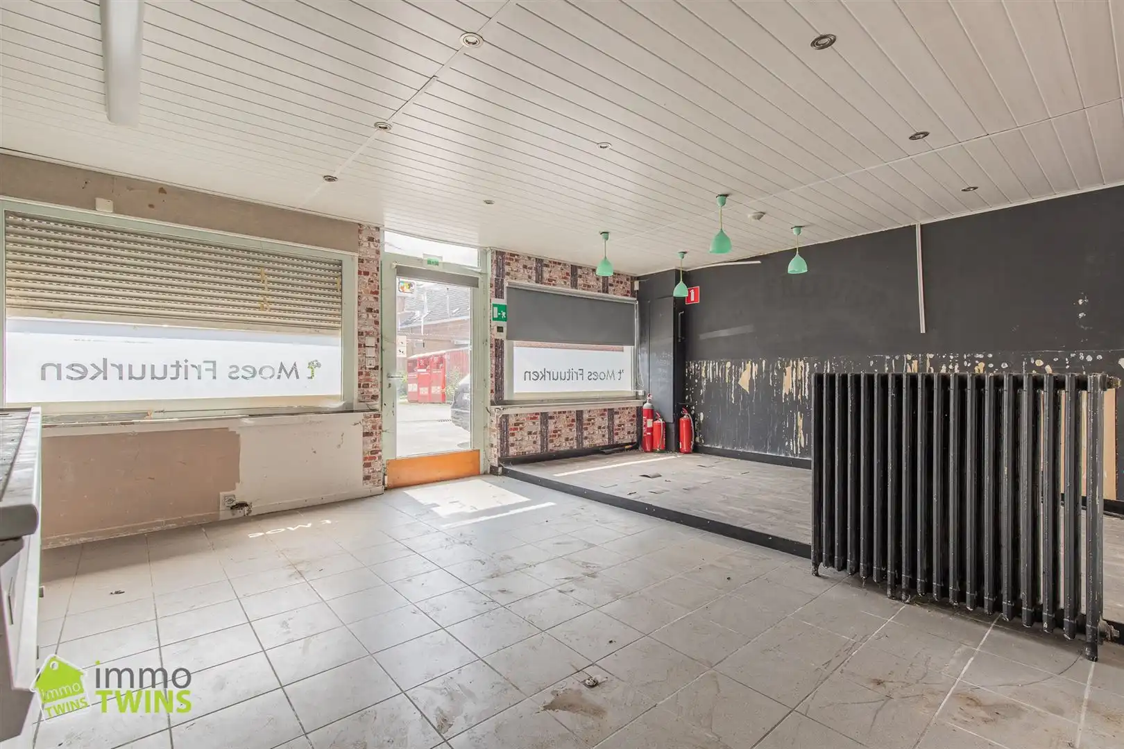 Handelswoonst op commerciële topligging te Moerzeke/Kastel  foto 4